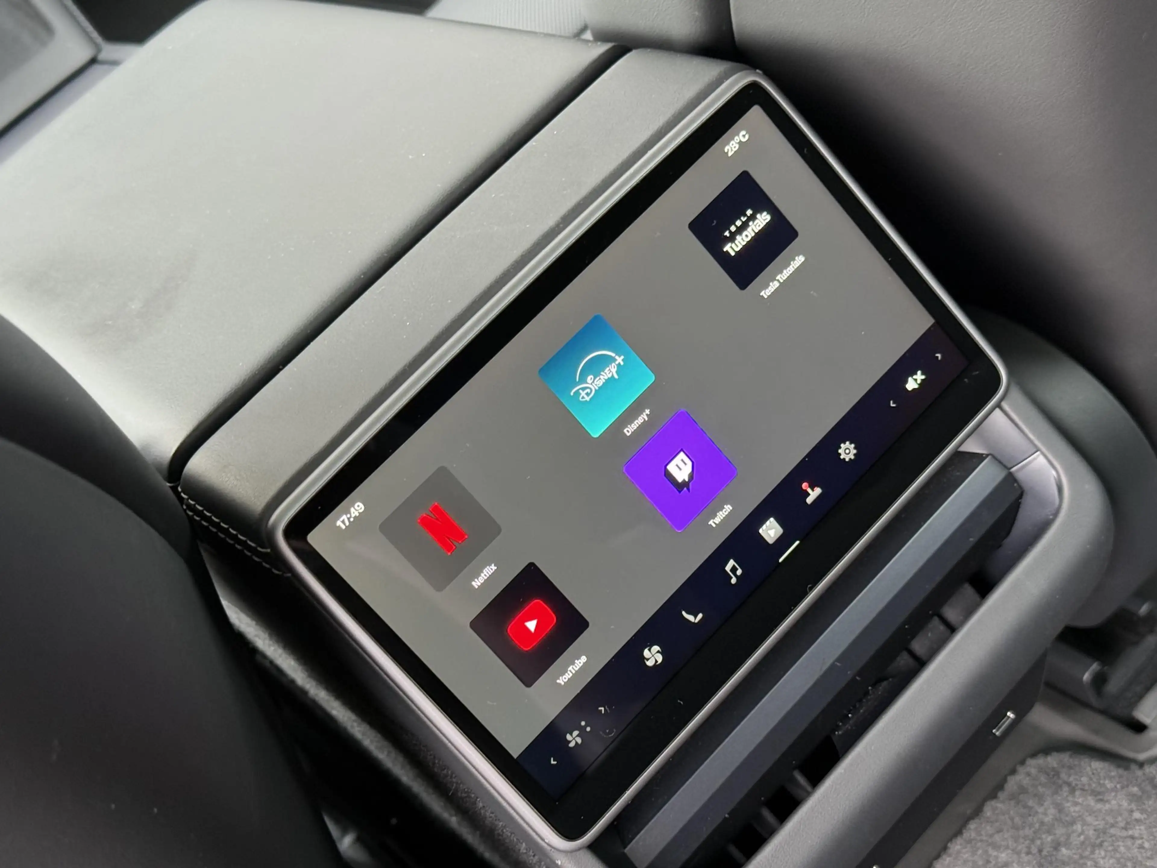Tesla Model 3 RWD 60 kWh — photo 36