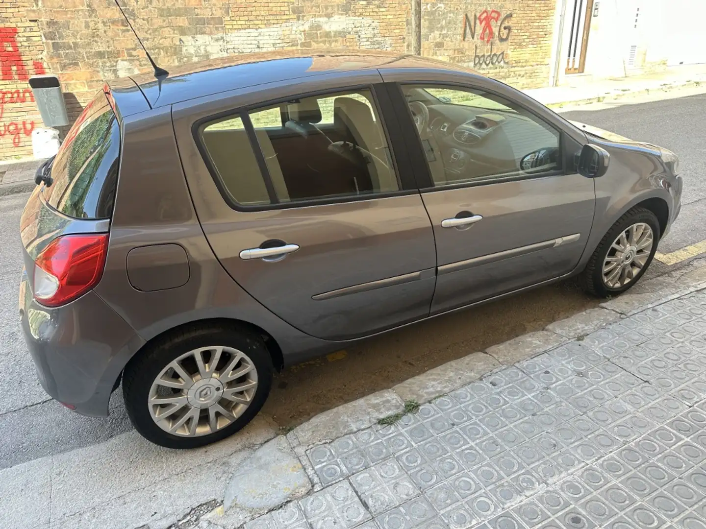 Renault Clio 1.2 TCE Exception Gris - 2