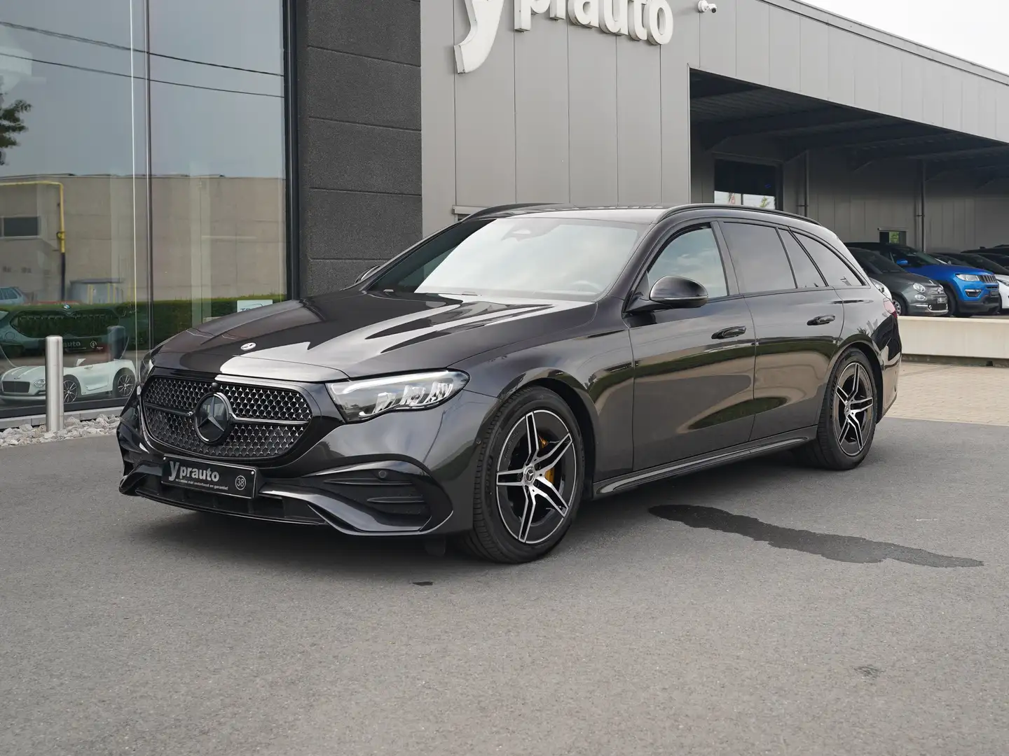 Mercedes-Benz E 200 T 9Aut AMG Sportpakket Camera 19" Trekh Sfeer ACC Gris - 1