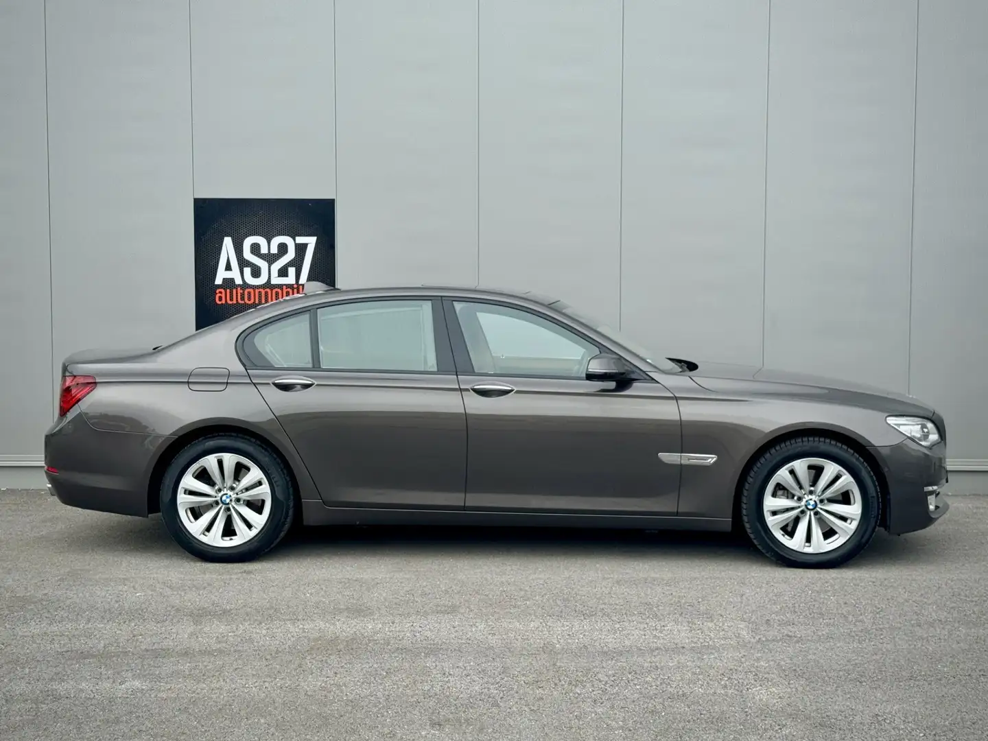 BMW 740 xDrive n57 INDIVIDUAL Maro - 2