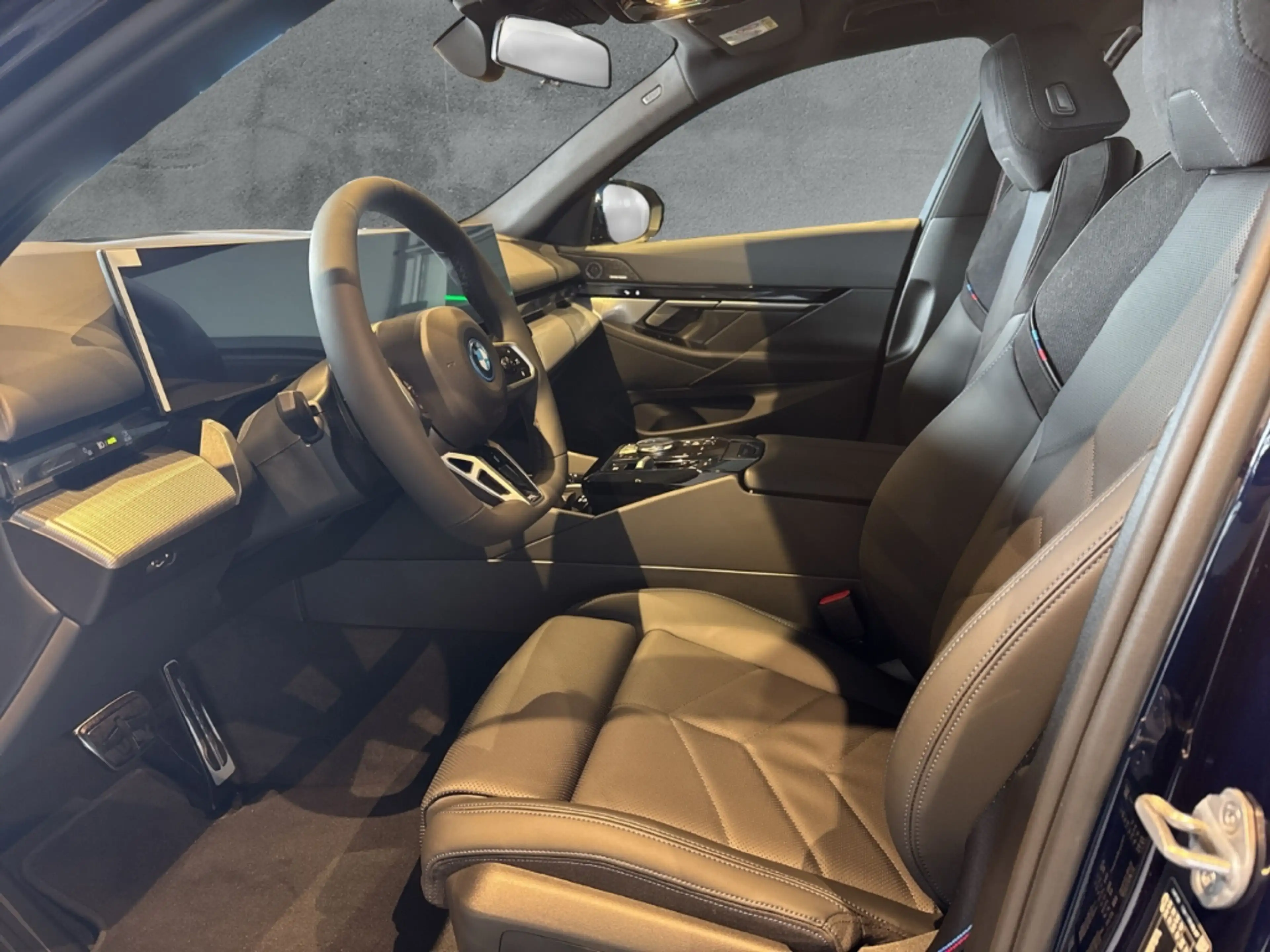 BMW i5 eDrive40 Touring M Sport Pro LMR 20'' Park-Assiste — photo 8