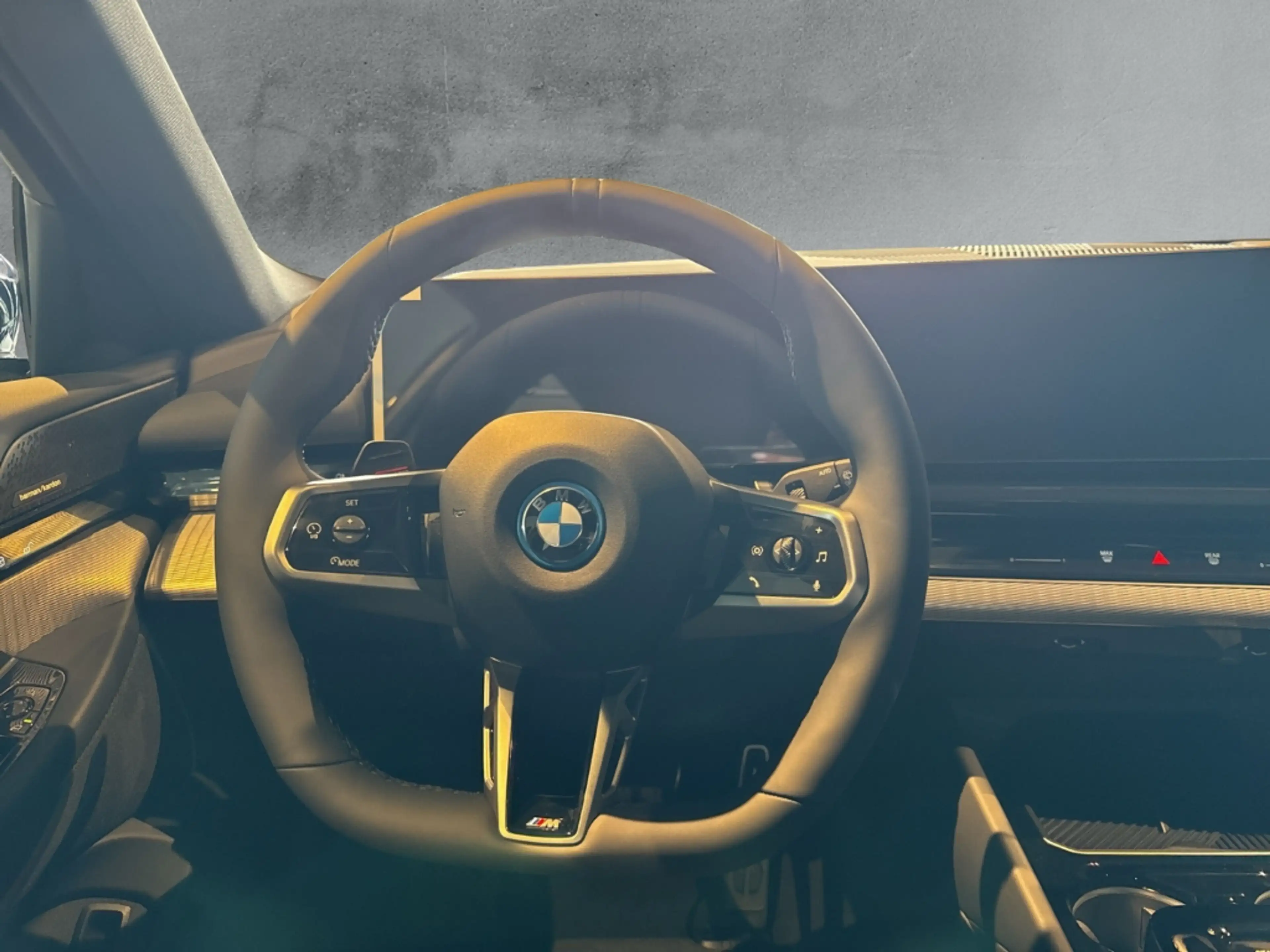 BMW i5 eDrive40 Touring M Sport Pro LMR 20'' Park-Assiste — photo 10