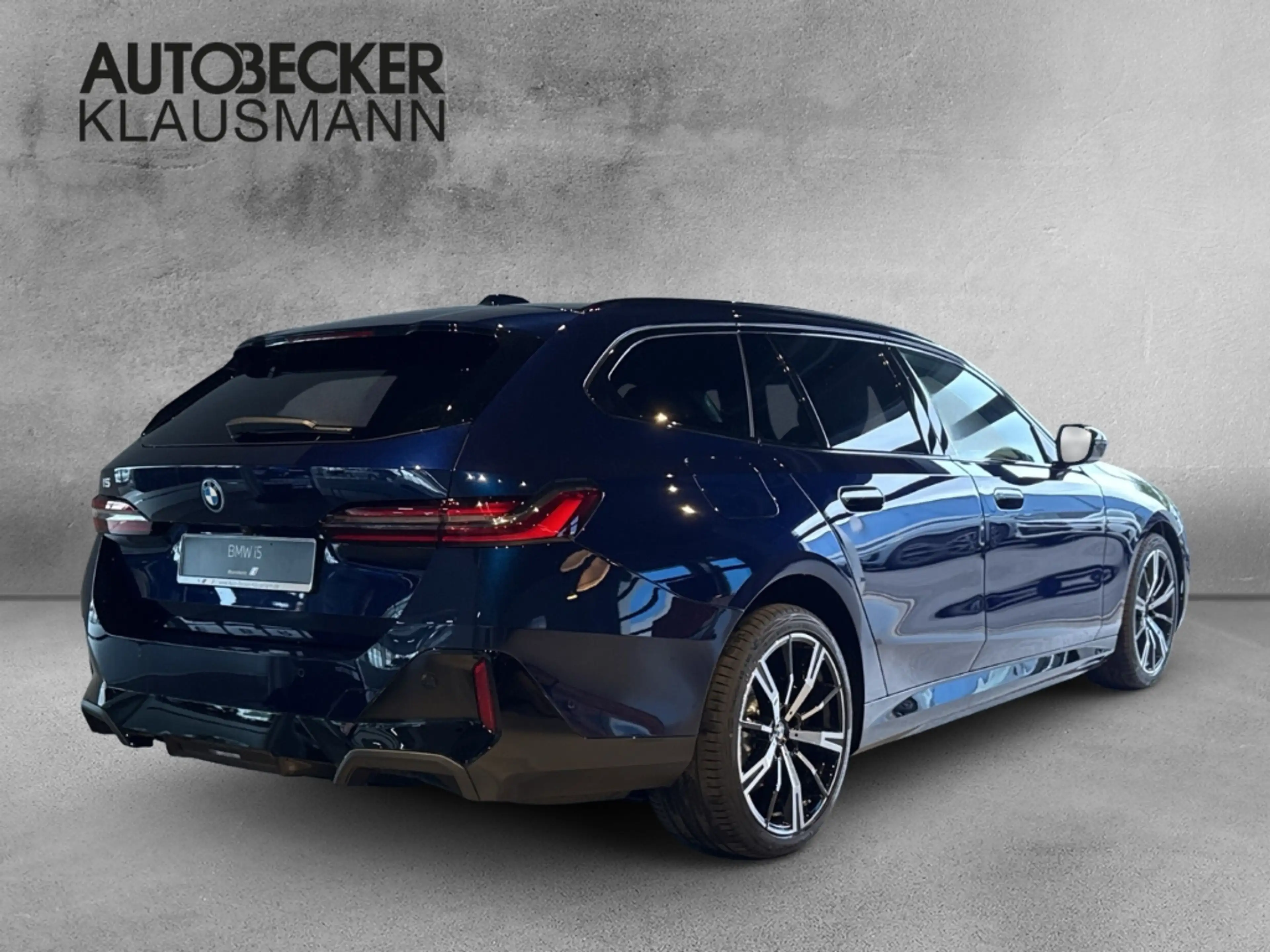 BMW i5 eDrive40 Touring M Sport Pro LMR 20'' Park-Assiste — photo 2