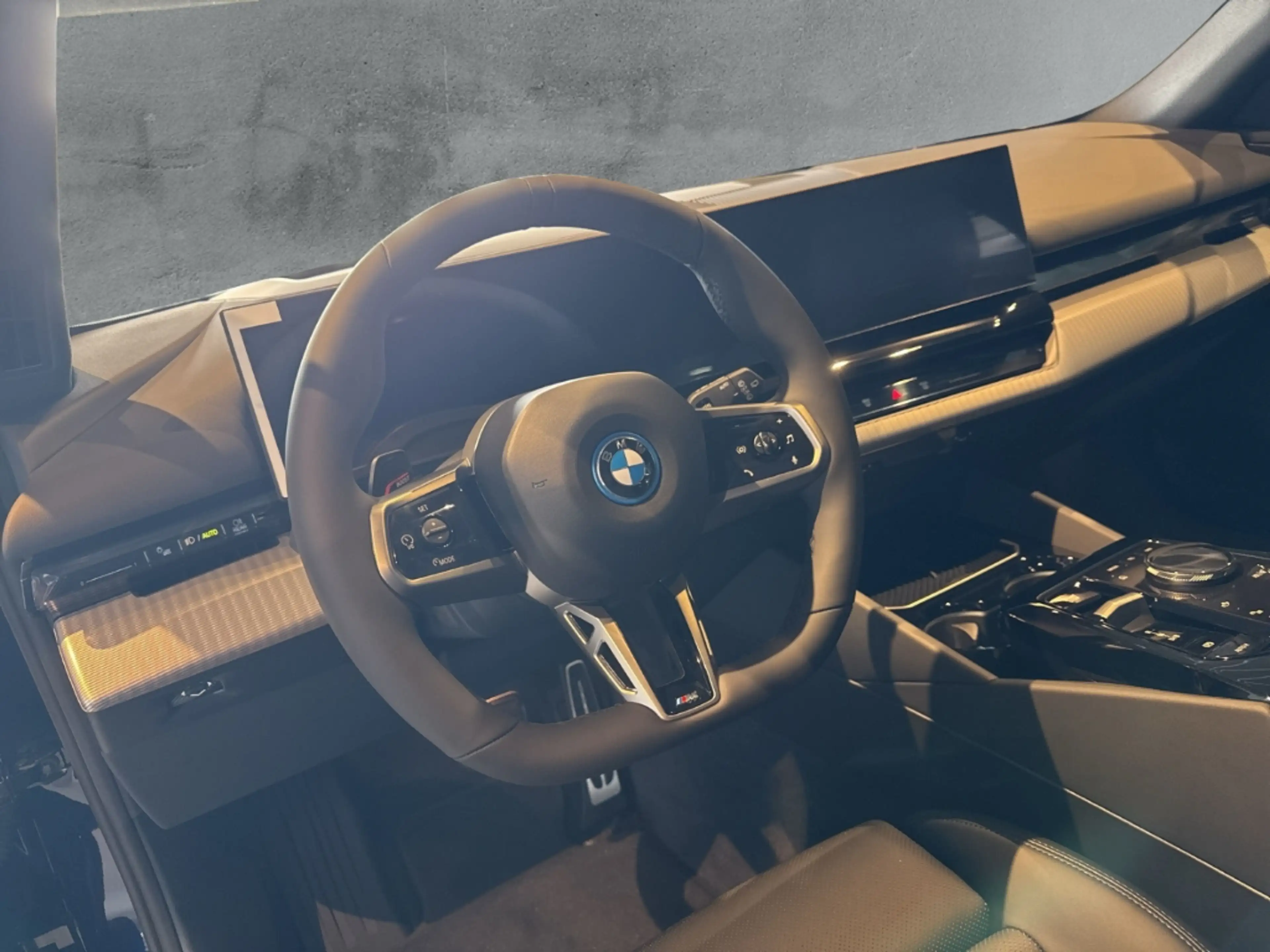 BMW i5 eDrive40 Touring M Sport Pro LMR 20'' Park-Assiste — photo 9