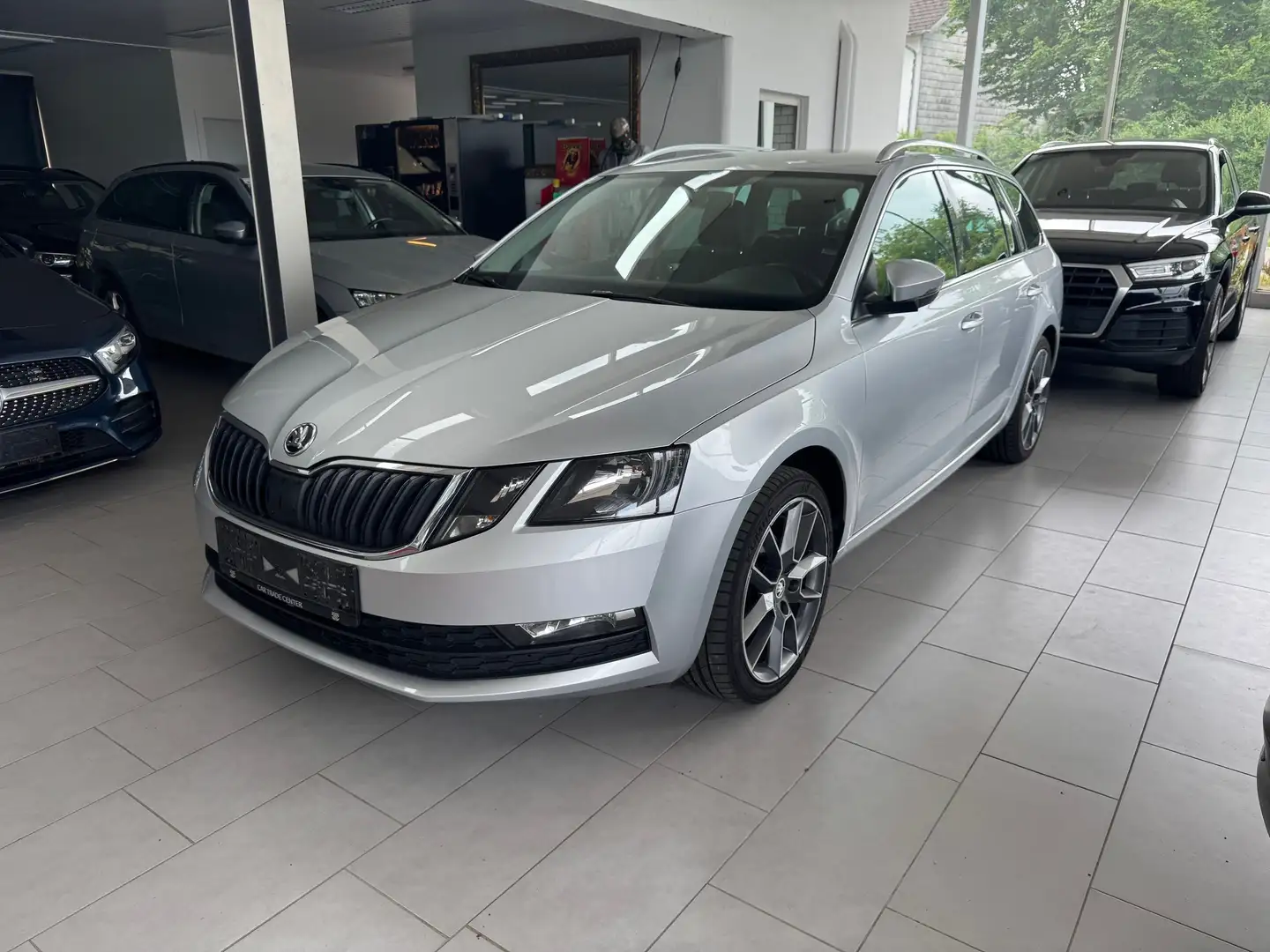 Skoda Octavia Combi 1,6 TDI Ambition DSG Silber - 1