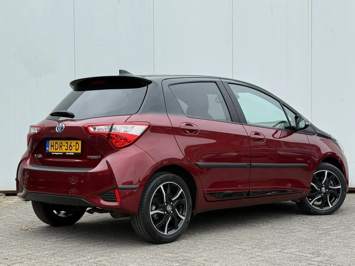 Toyota Yaris 1.5 Hyb. Premium Bi-Tone Pano Navi PDC Rosso - 2