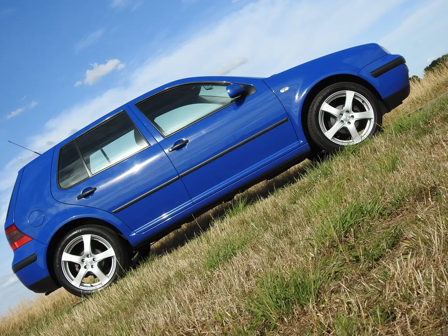 Volkswagen Golf 1.Hand. Scheckheft gepflegt. 48973km. Top-Zustand! Blau - 2