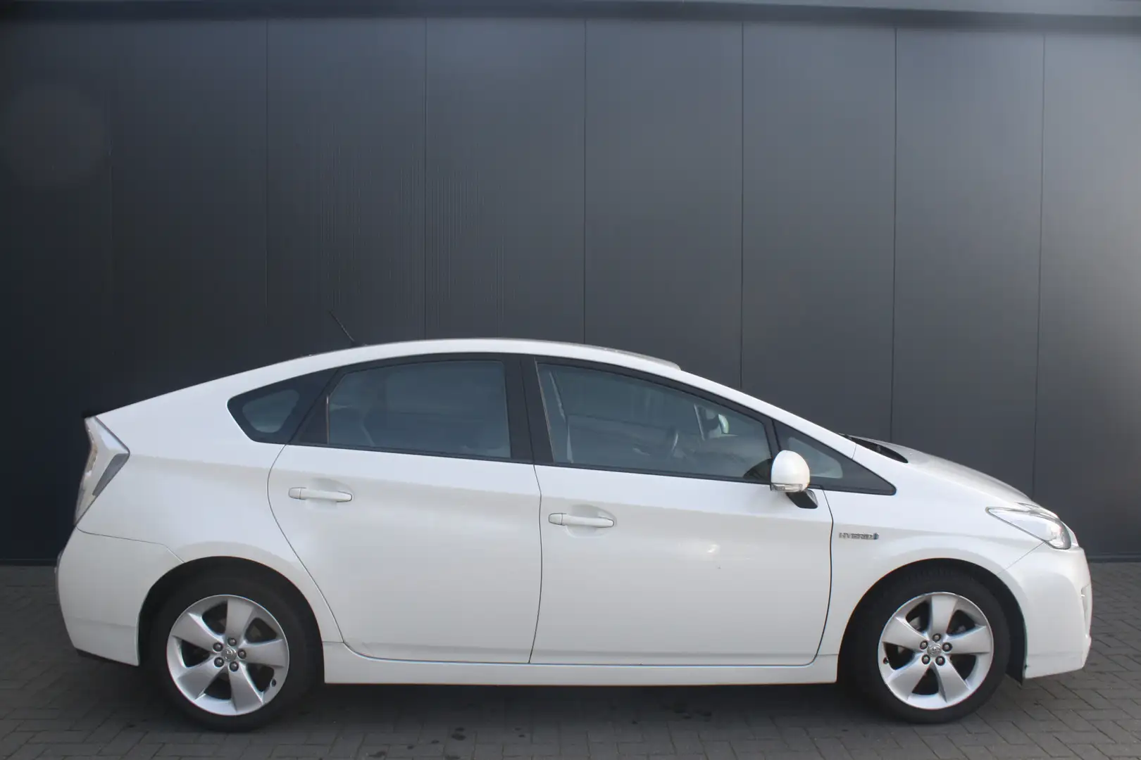 Toyota Prius 1.8 Aspiration - NAVIGATIE - CARPLAY - CAMARA - 2t Wit - 2