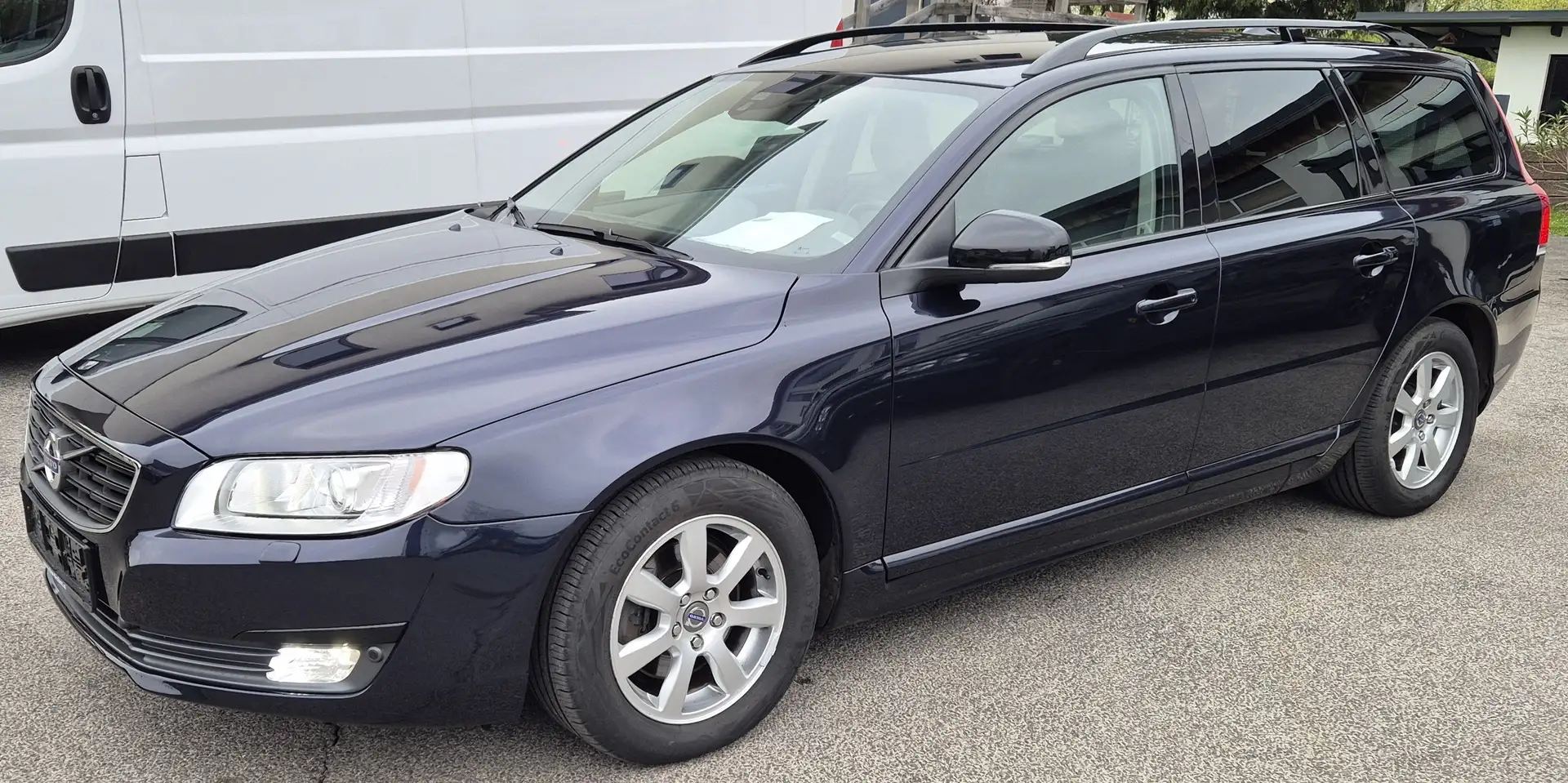 Volvo V70 D3 Aut. Linje Svart  Zahnriemen neu Blau - 1