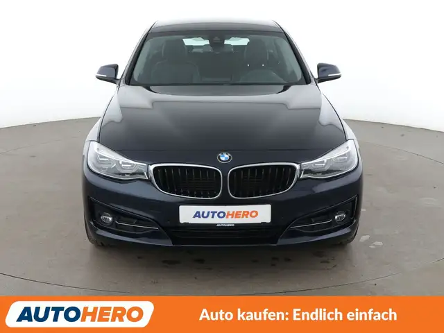 BMW 3 Series view 9