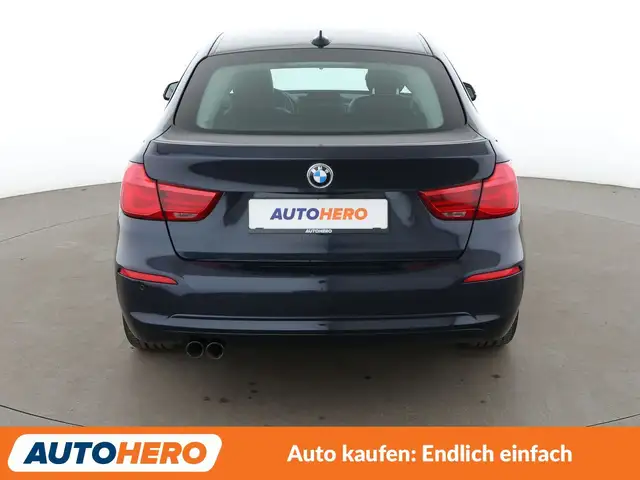 BMW 3 Series view 5