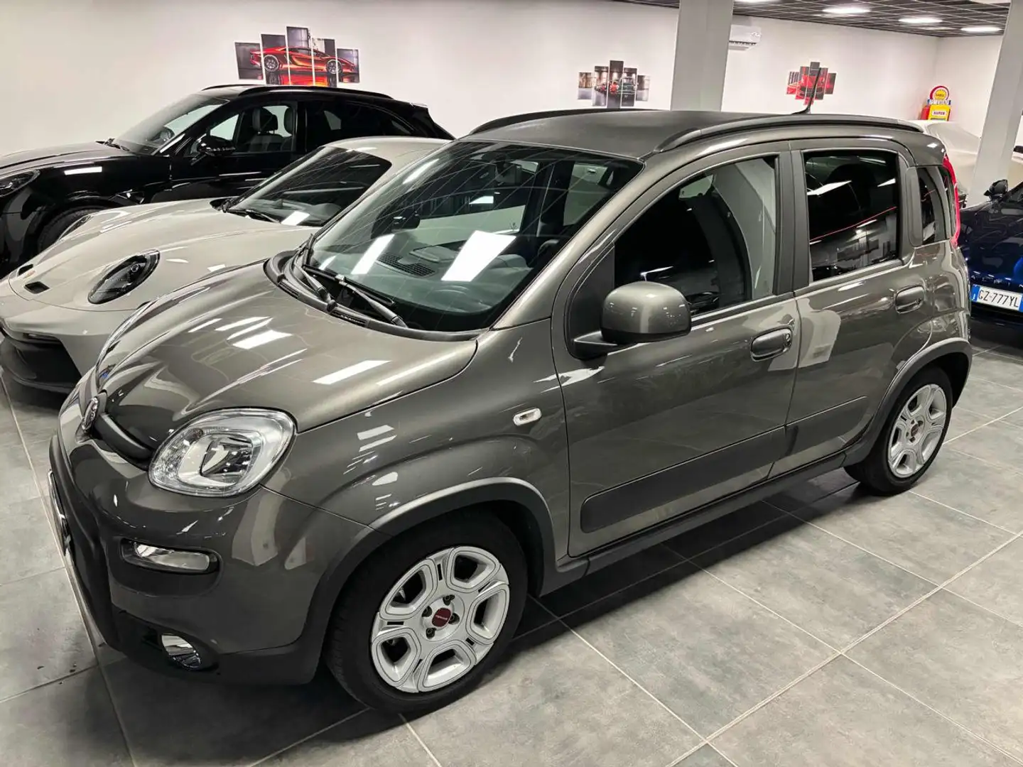 Fiat Panda 1.0 FireFly S&S Hybrid Grau - 1