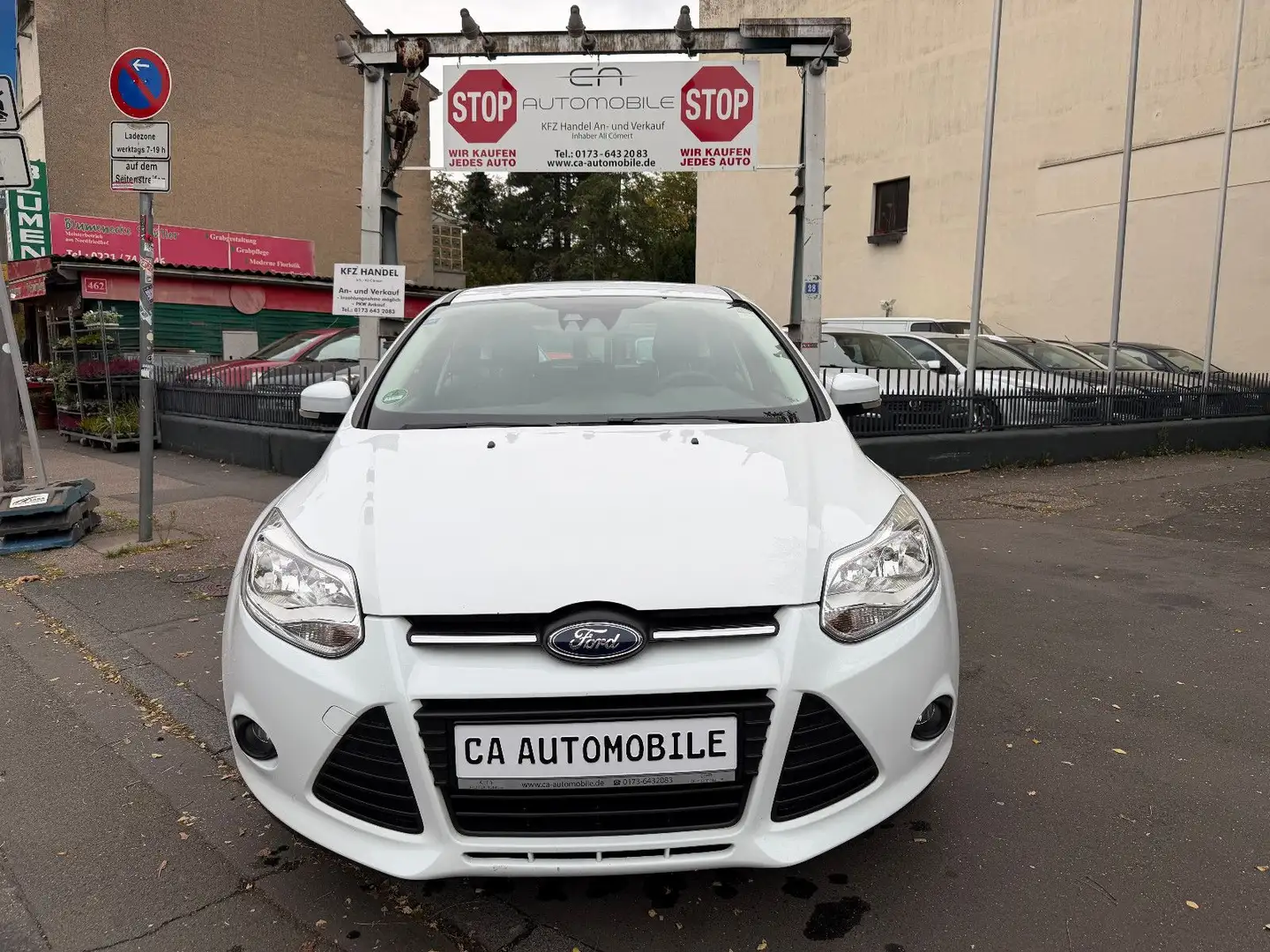 Ford Focus Lim. Trend*KLIMAAUTOMATIK*PDC*1.HAND* Weiß - 2