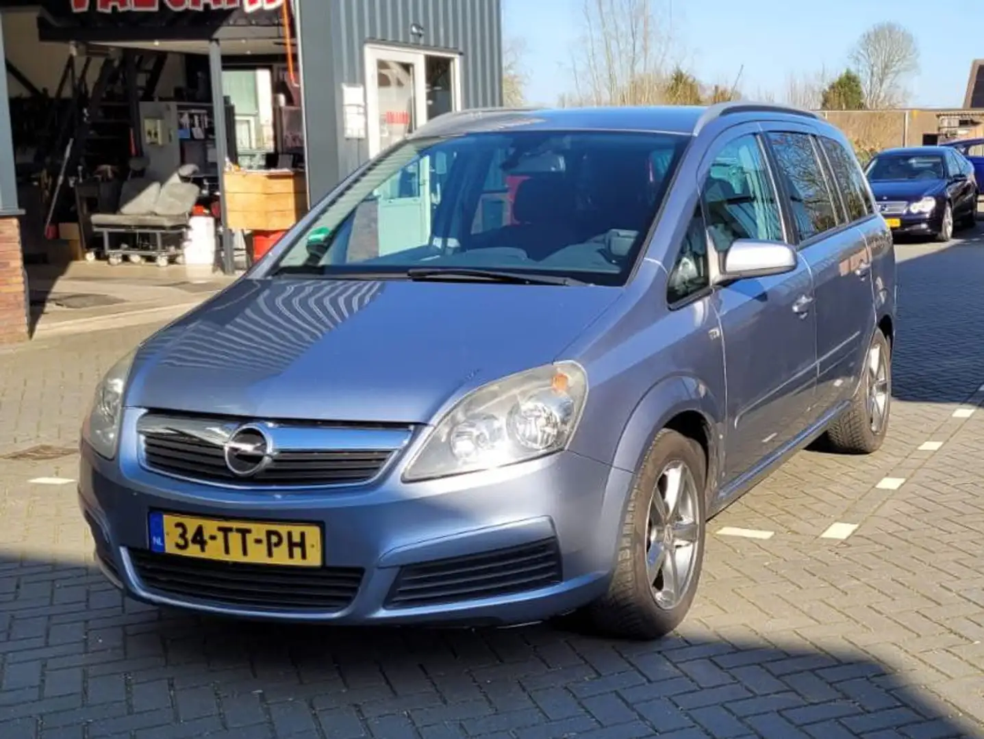 Opel Zafira Zafira+2.2+Executive Zilver - 1