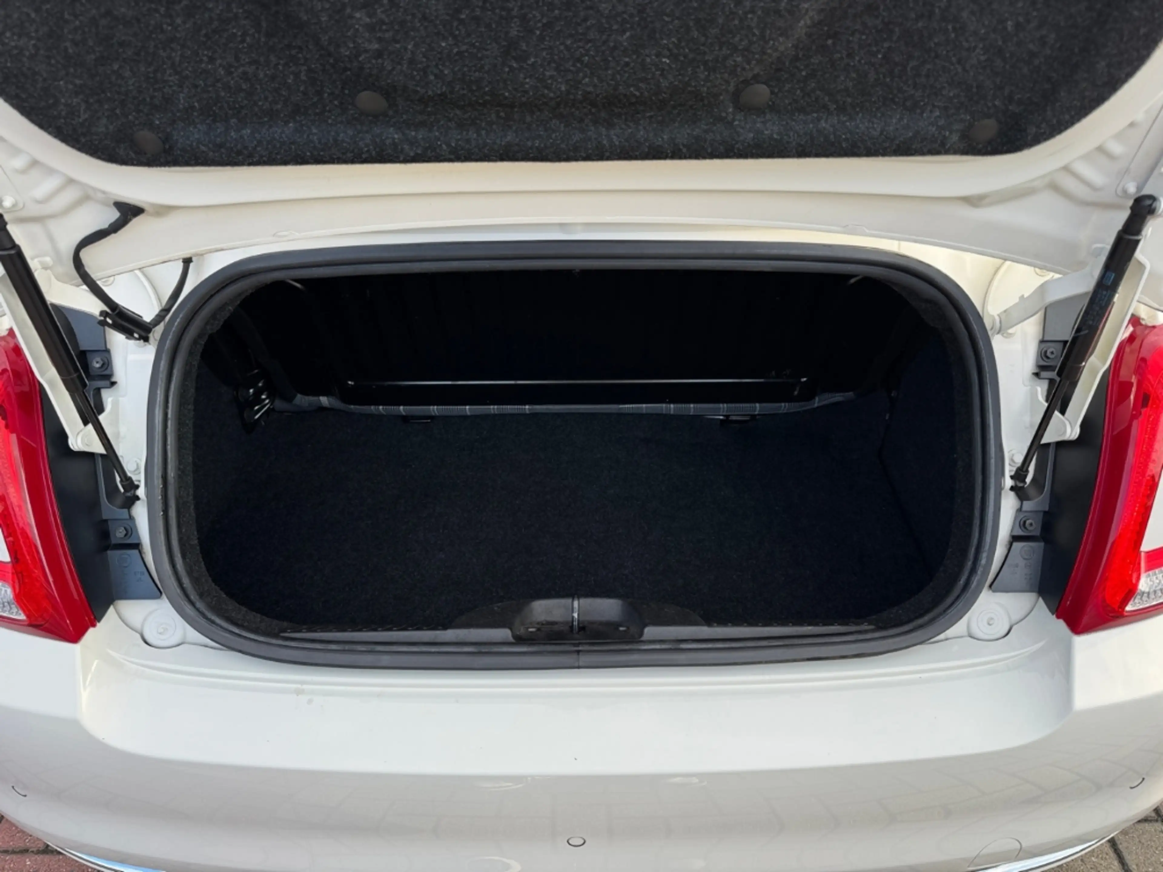 Fiat 500C Lounge+CARPLAY+16ZOLL+EINPARKHILFE+TEMPOMAT+KLIMA+ — photo 7