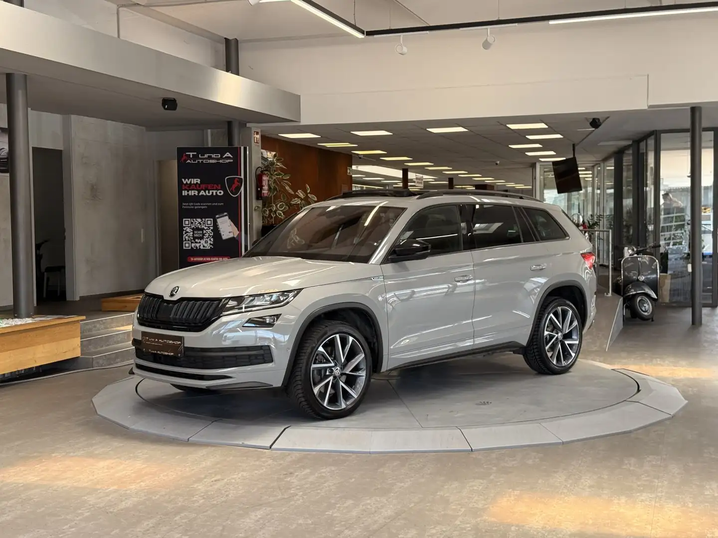 Skoda Kodiaq 2.0 TDI Sportline 1-Hand 7-Sitzer DSG *Standheizun Grau - 2