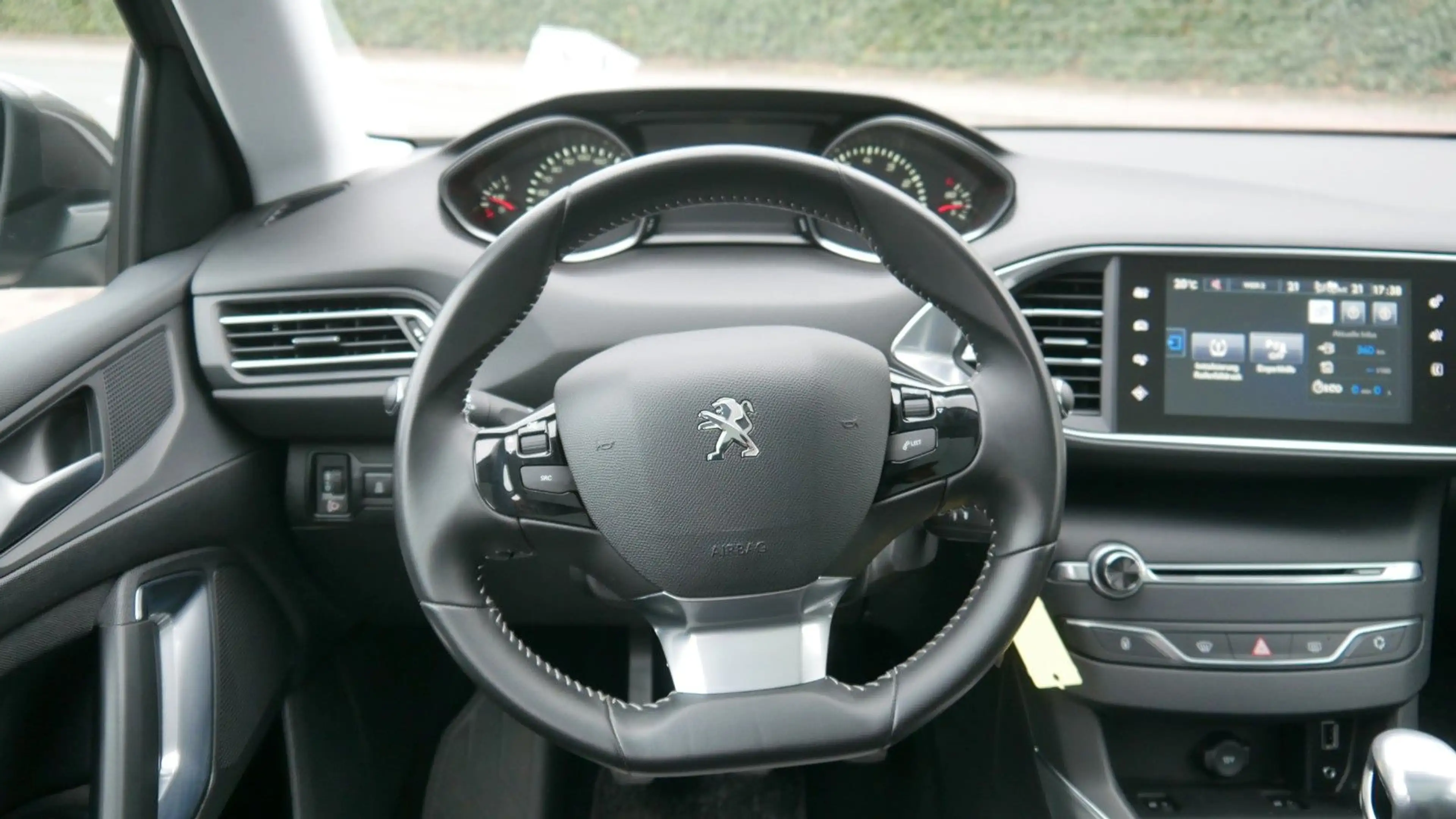 Peugeot 308 SW Style — photo 10