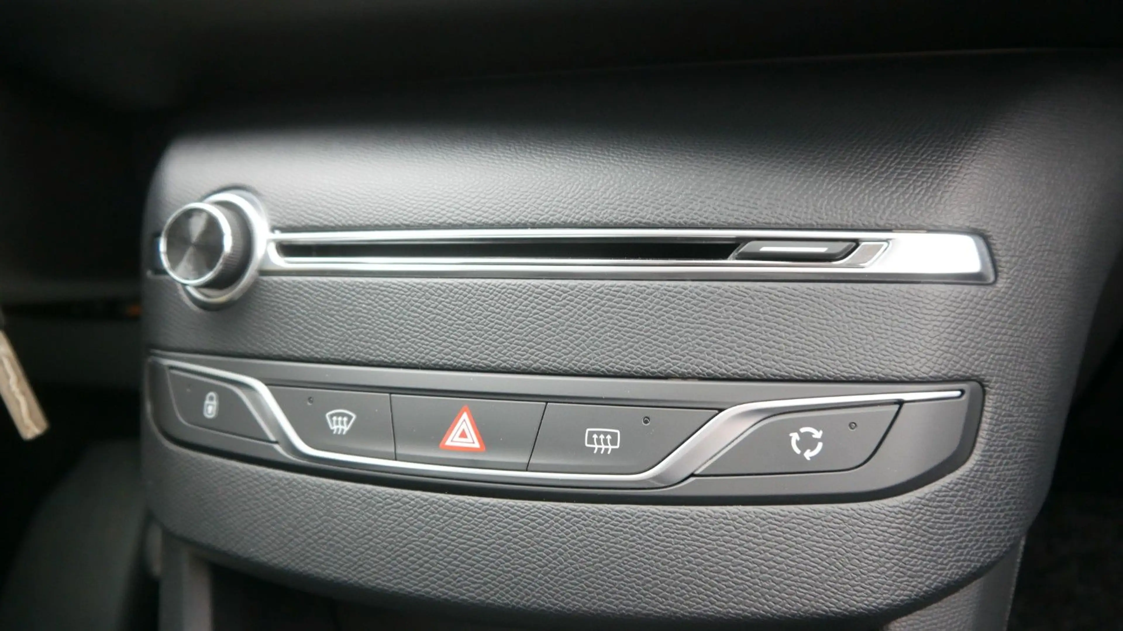 Peugeot 308 SW Style — photo 13