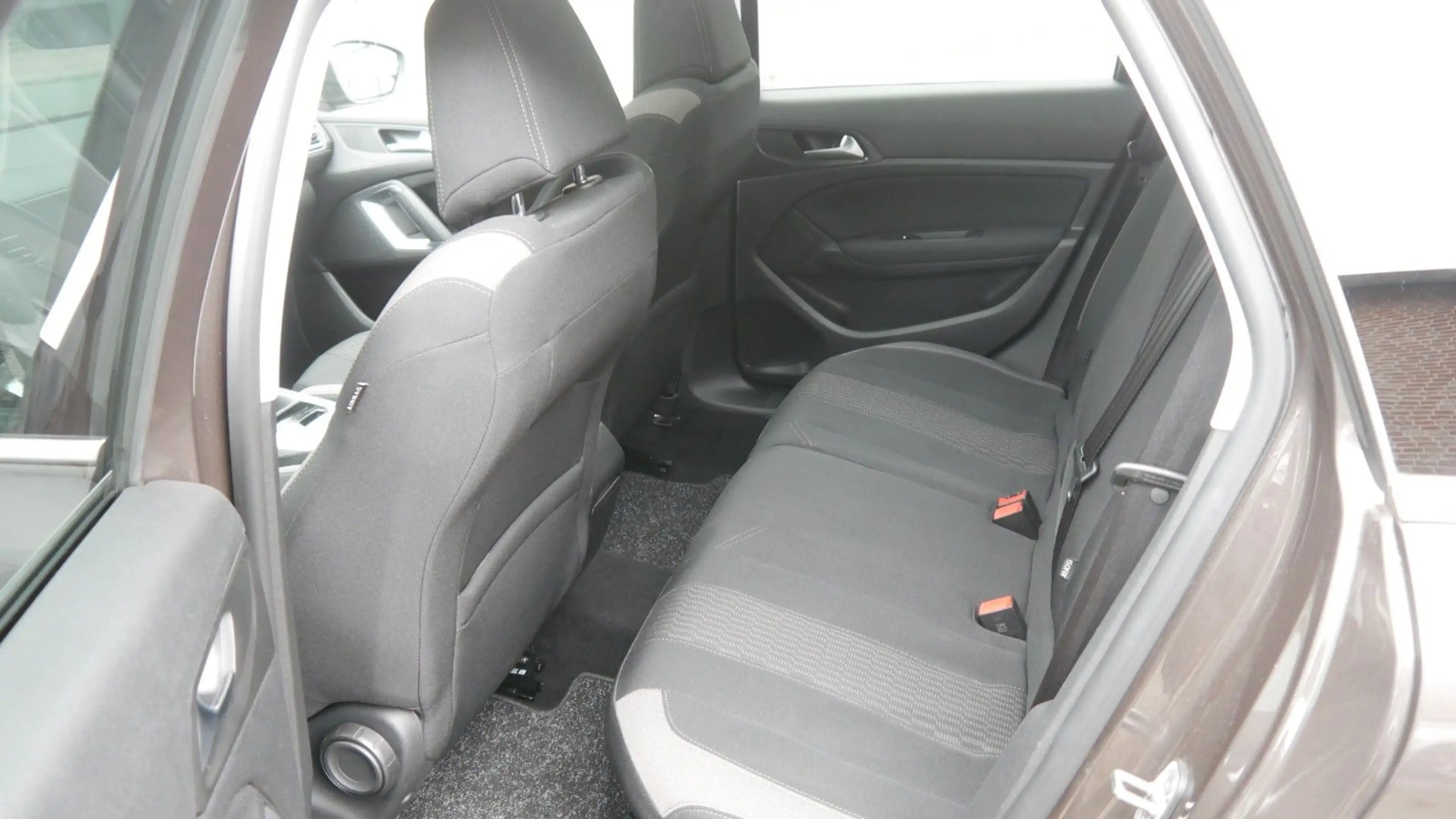 Peugeot 308 SW Style — photo 15