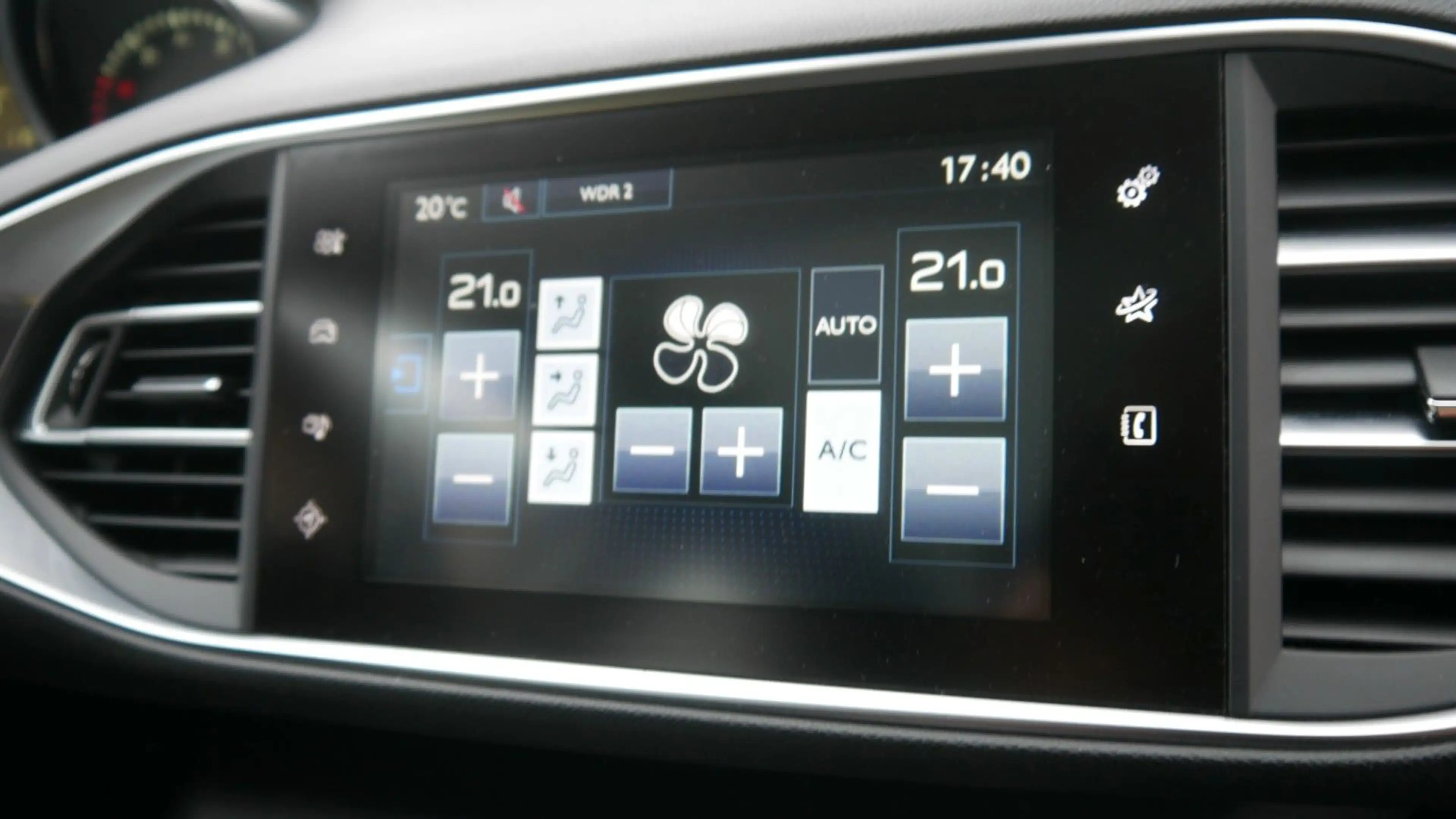 Peugeot 308 SW Style — photo 12
