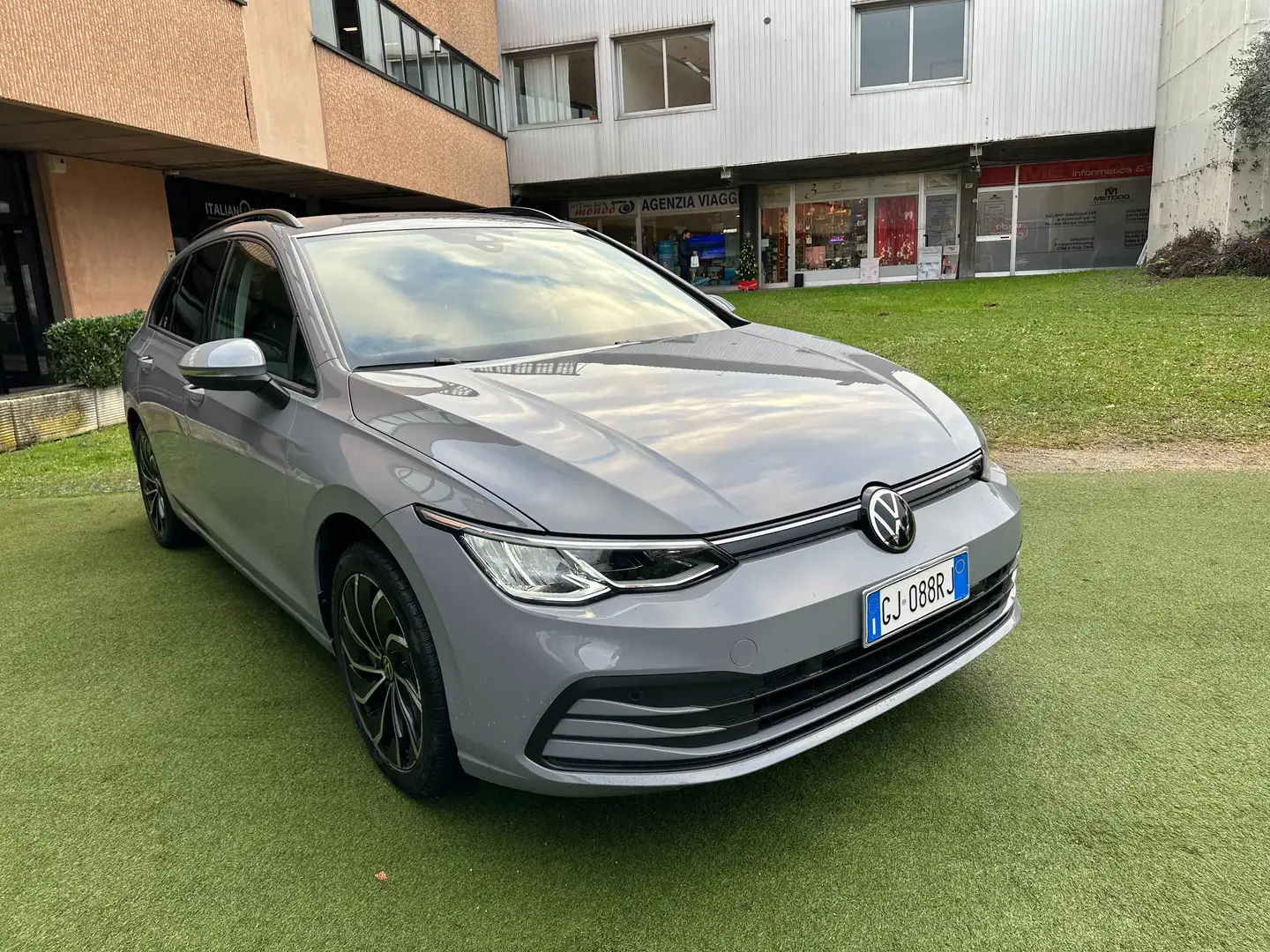 Volkswagen Golf Variant 1.0 ETSI Evo Life 110cv DSG UNIPR. OK NEOPATENTATI Grau - 2