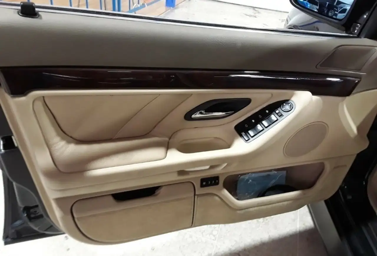 BMW 740i, foto 2