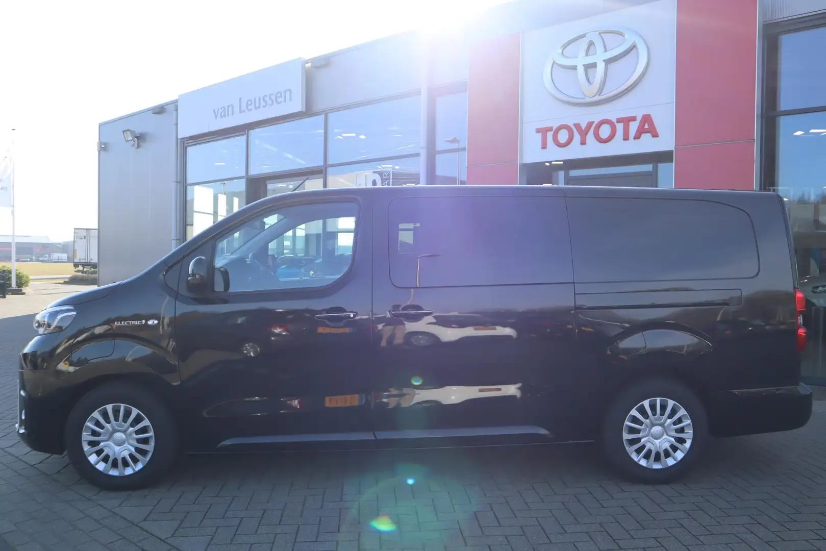 Toyota Proace Long Worker Dubbel Cabine EXTRA RANGE 75KWH ELECTR Noir - 2