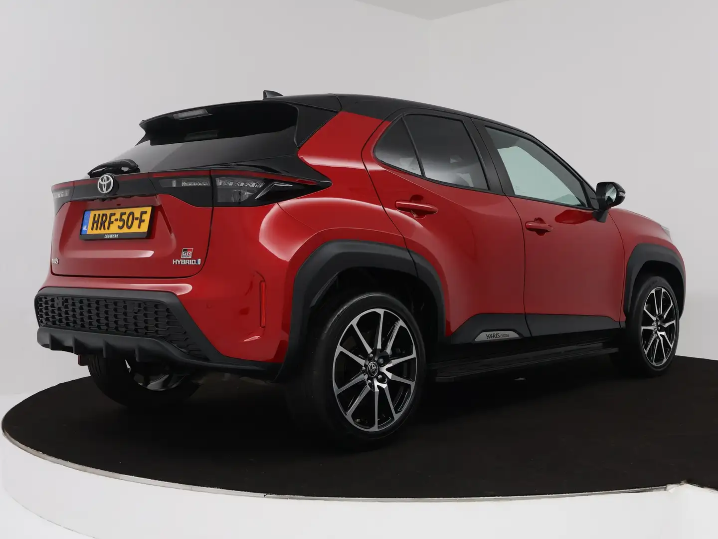 Toyota Yaris Cross 1.5 Hybrid GR Sport | Navigatie | Treeplanken | Pa Rood - 2