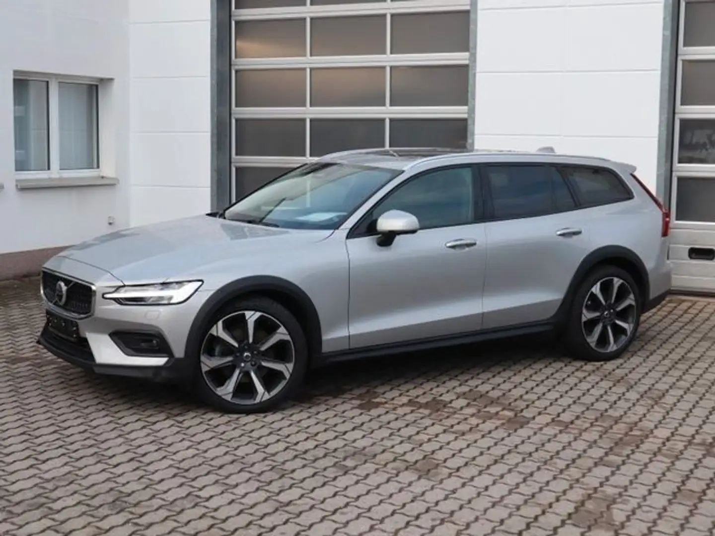 Volvo V60 Cross Country V60 B4 Cross Country Ultimate AWD Massage Sthzg Plateado - 2