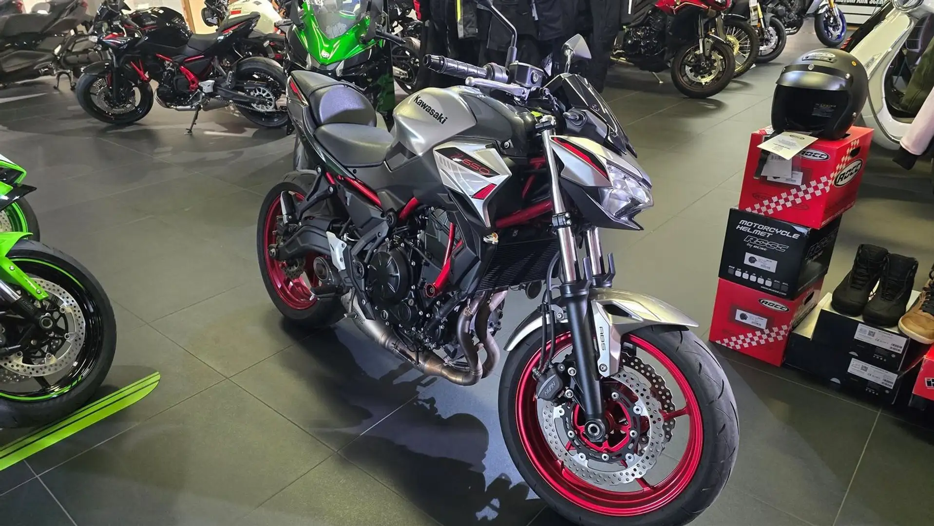 Kawasaki Z 650 AKRAPOVIC Argent - 1