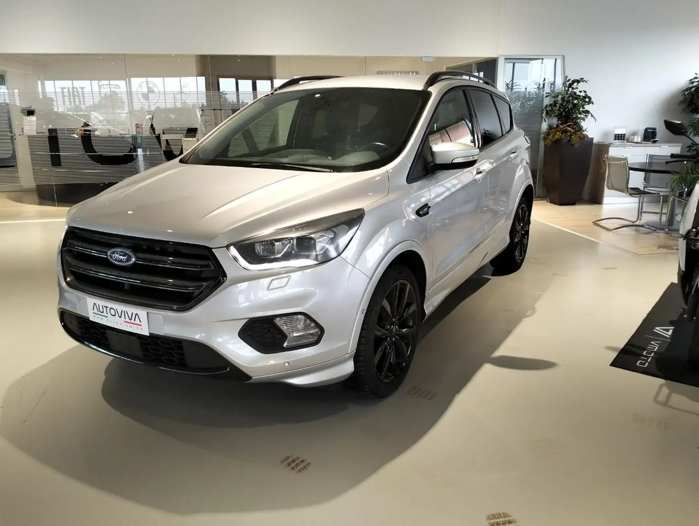 Ford Kuga 1.5 TDCI 120 CV S&S 2WD Powershift ST-Line Zilver - 1