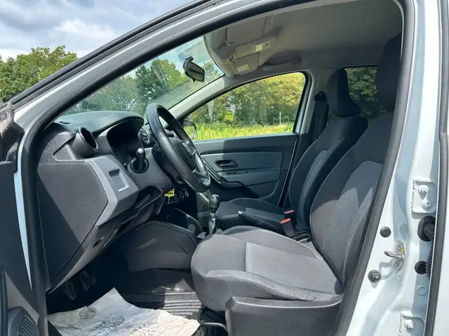 Dacia Duster view 10