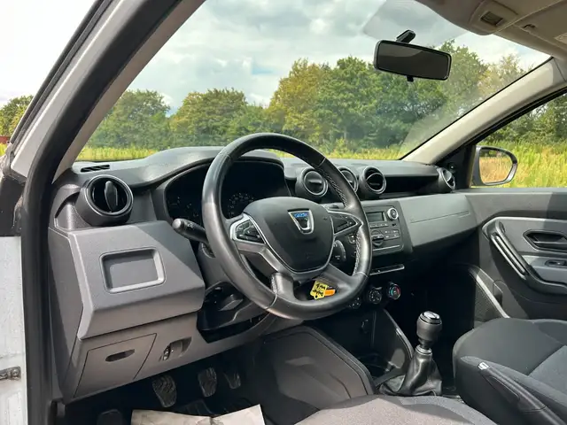 Dacia Duster view 11