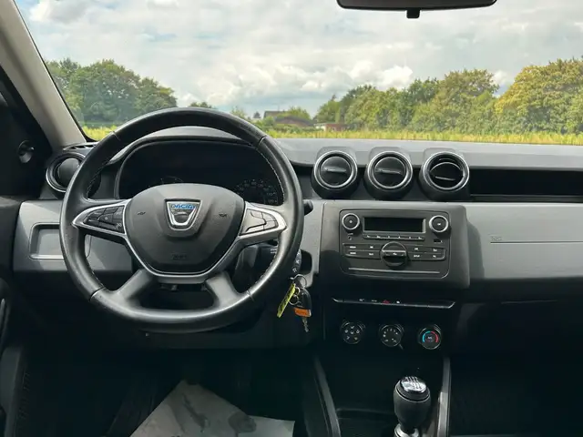 Dacia Duster view 16