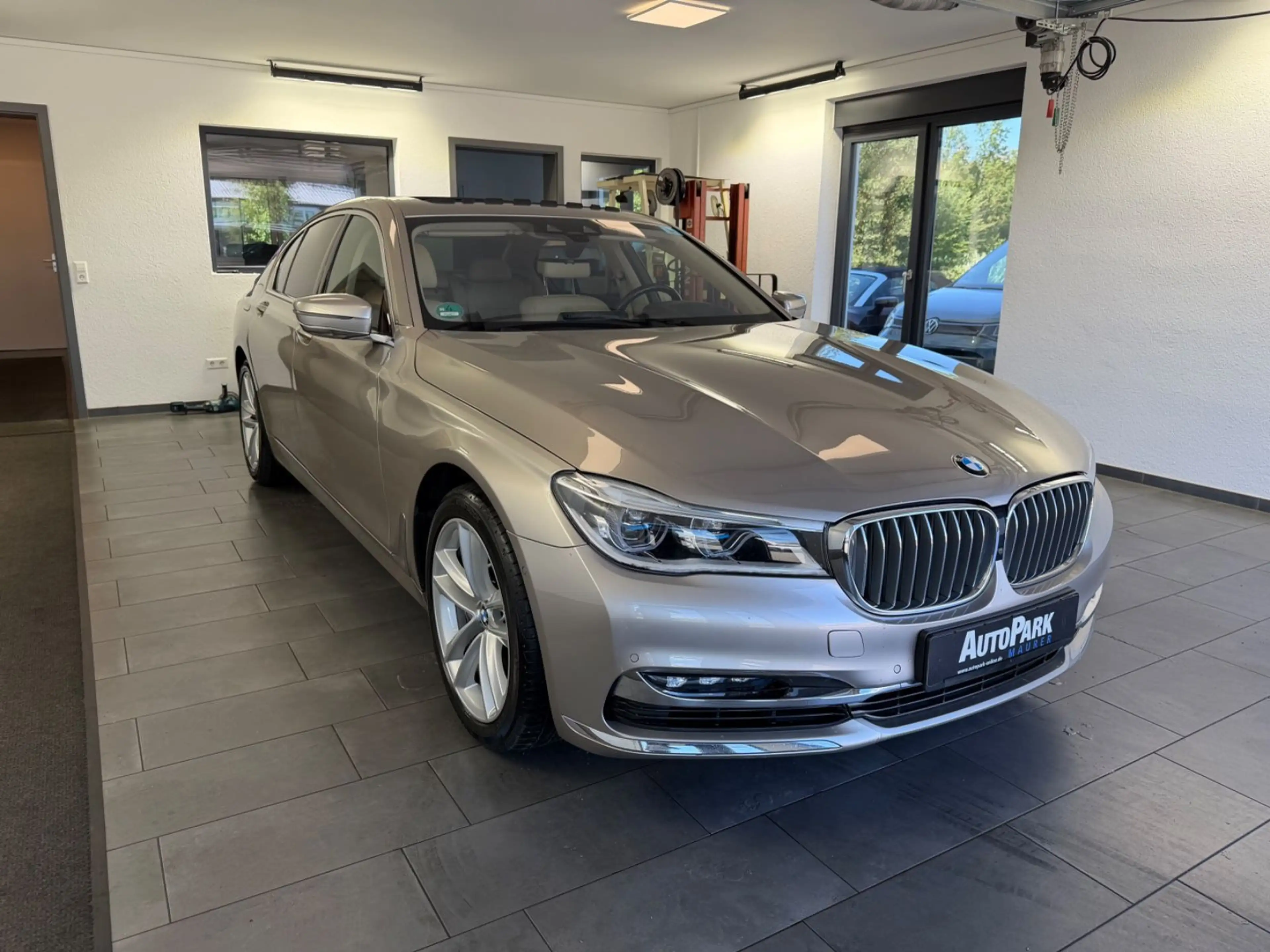 BMW 750 i xDrive | LASER | MASSAGE | HUD | 360° | AHK — photo 3