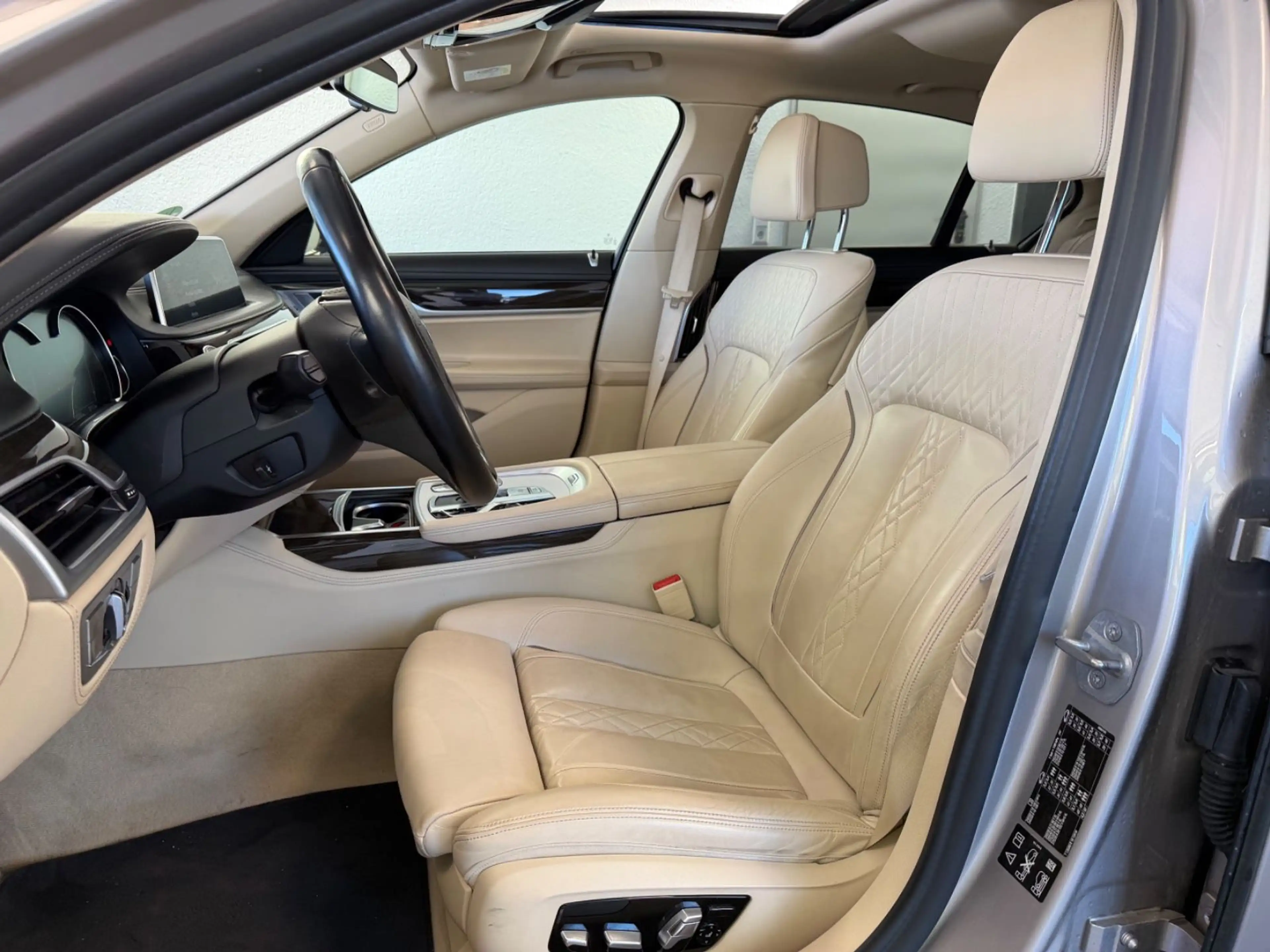 BMW 750 i xDrive | LASER | MASSAGE | HUD | 360° | AHK — photo 10