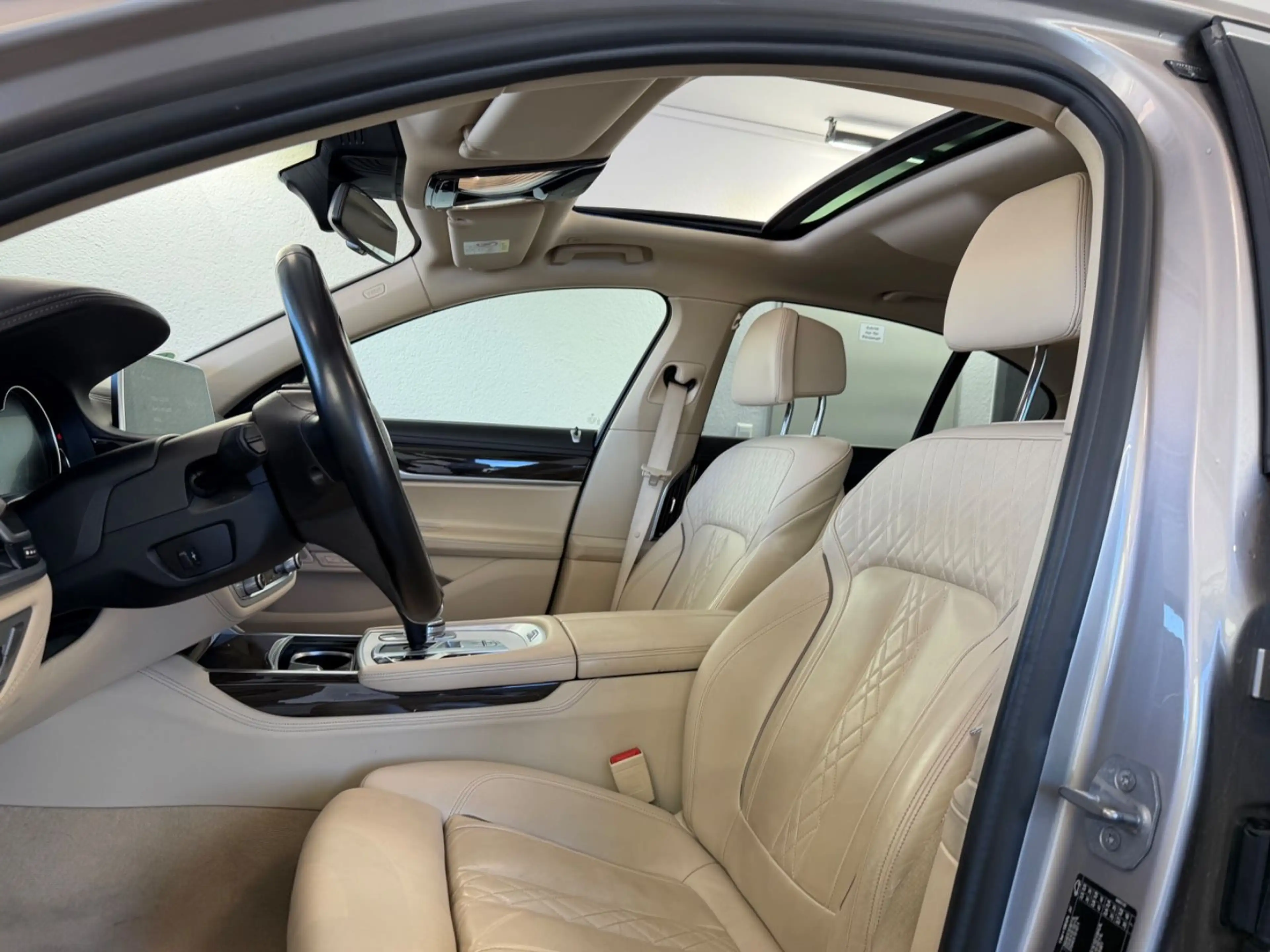 BMW 750 i xDrive | LASER | MASSAGE | HUD | 360° | AHK — photo 11