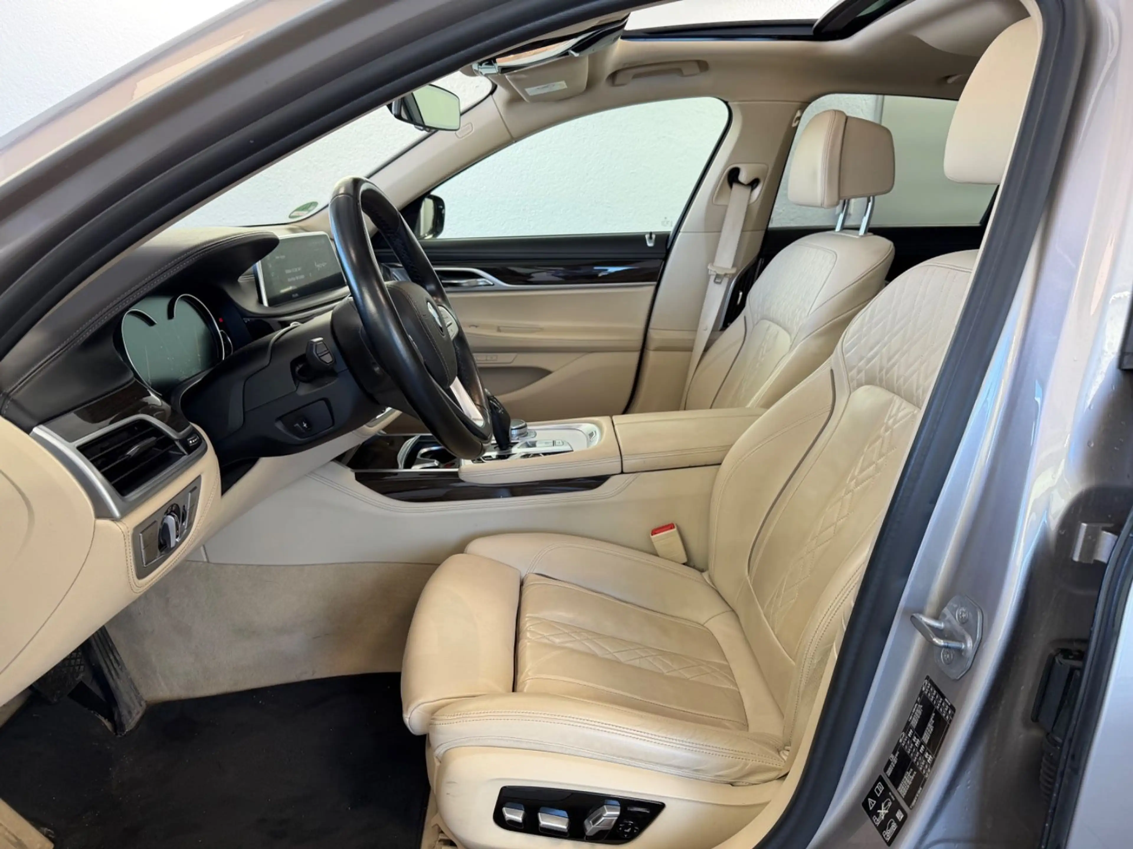 BMW 750 i xDrive | LASER | MASSAGE | HUD | 360° | AHK — photo 9