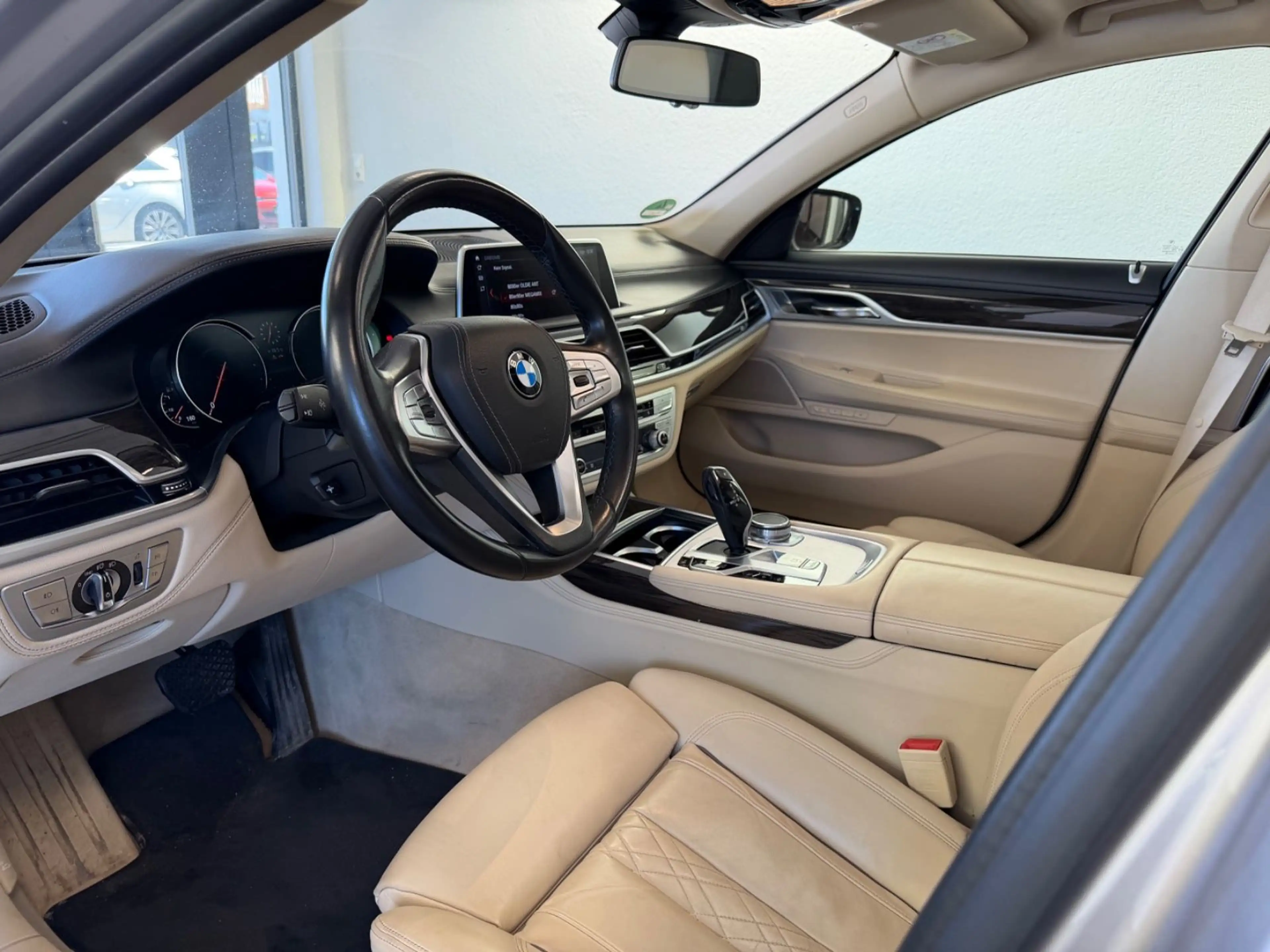 BMW 750 i xDrive | LASER | MASSAGE | HUD | 360° | AHK — photo 12