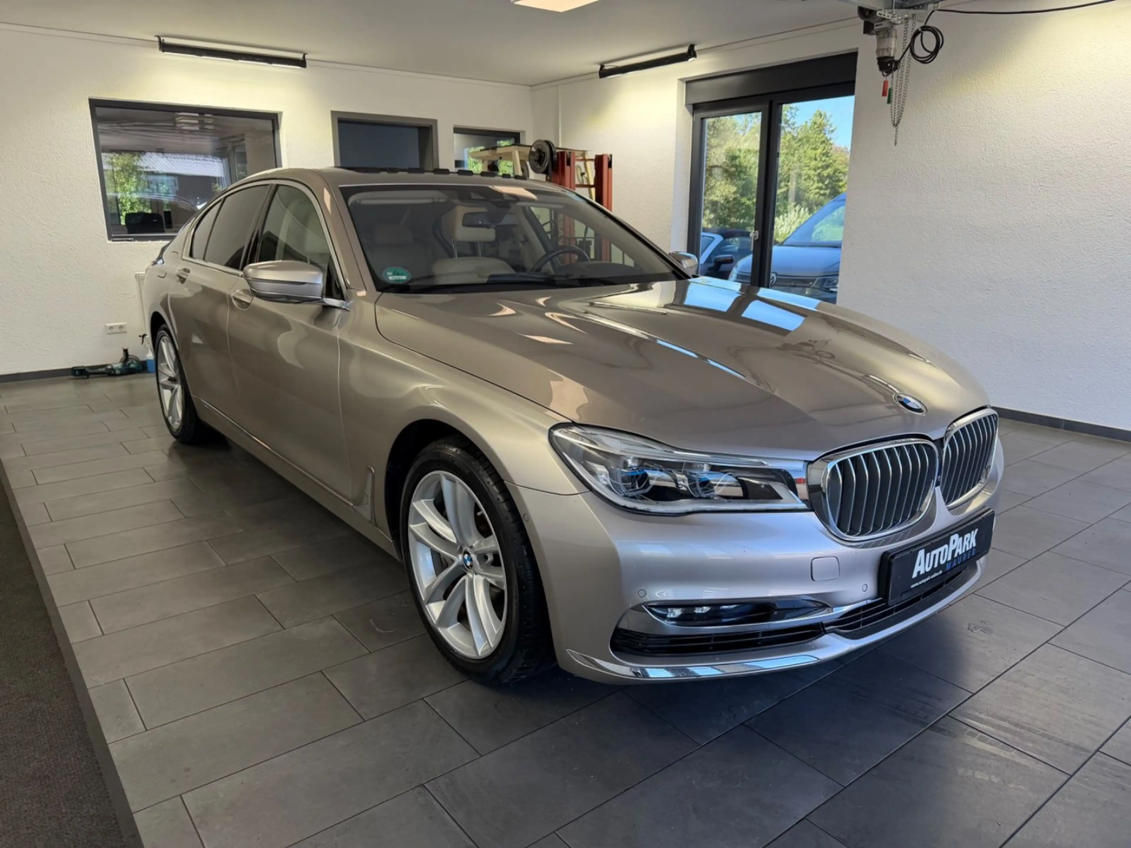BMW 750 i xDrive | LASER | MASSAGE | HUD | 360° | AHK — photo 4