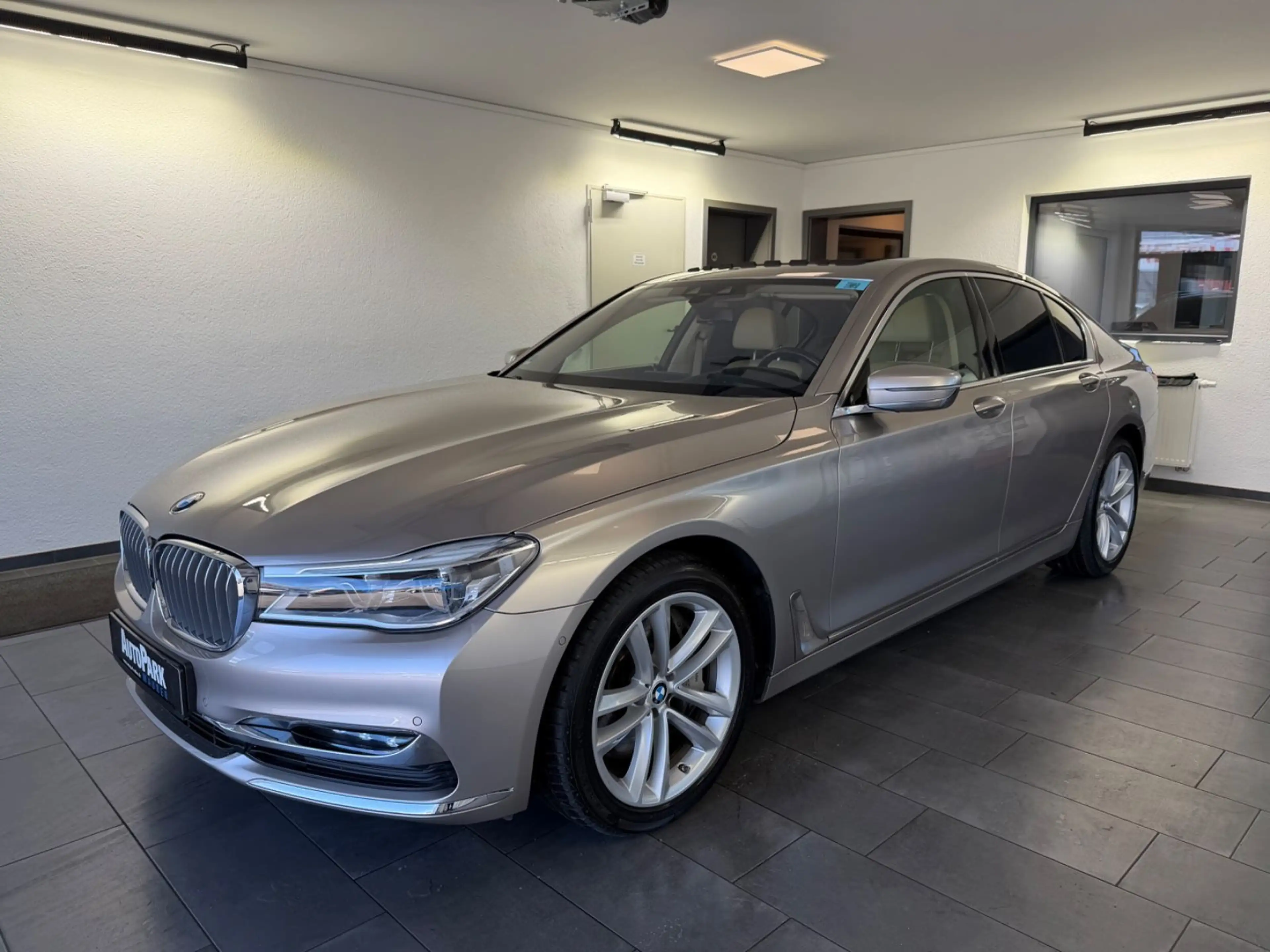 BMW 750 i xDrive | LASER | MASSAGE | HUD | 360° | AHK