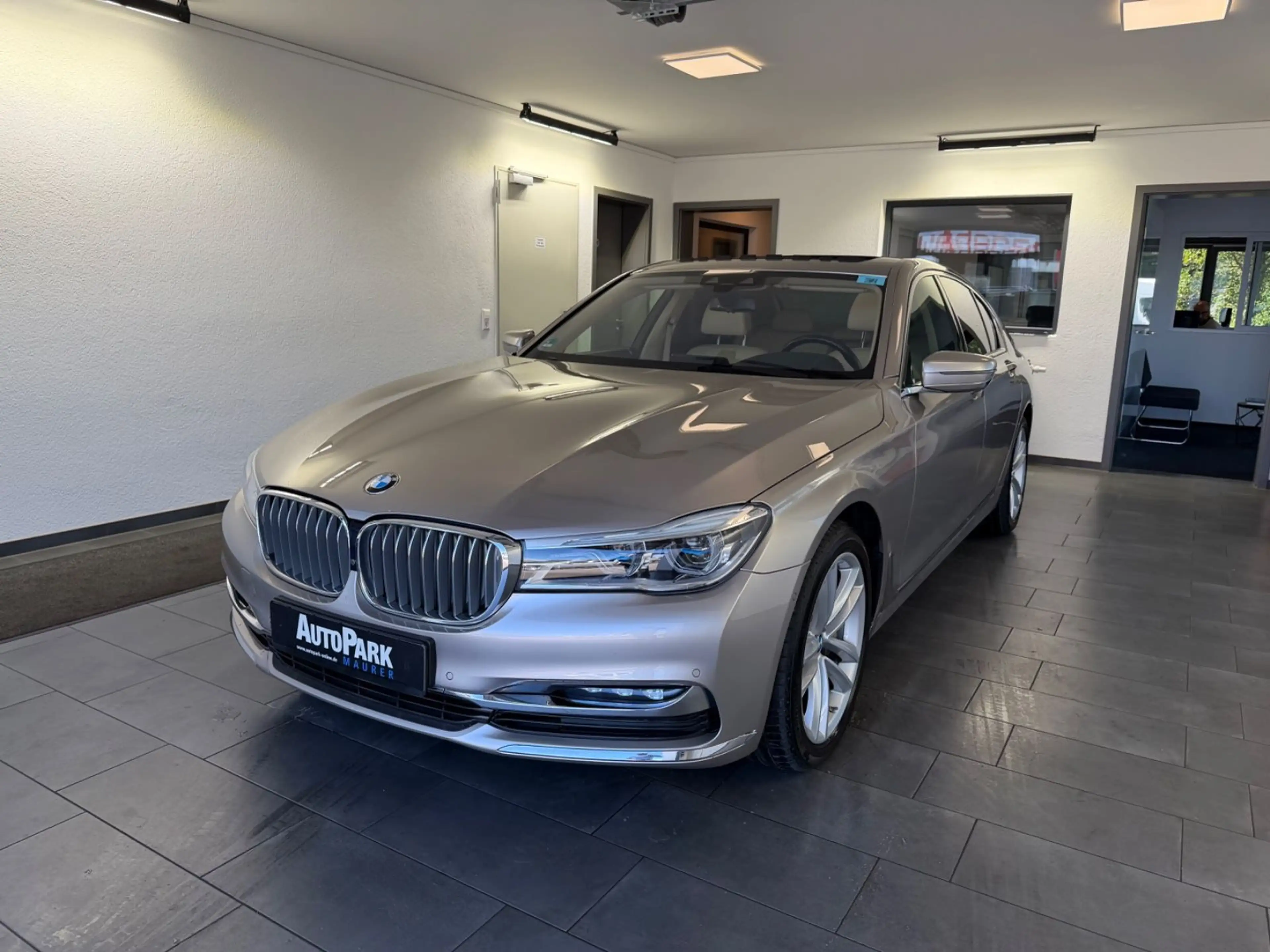 BMW 750 i xDrive | LASER | MASSAGE | HUD | 360° | AHK — photo 2