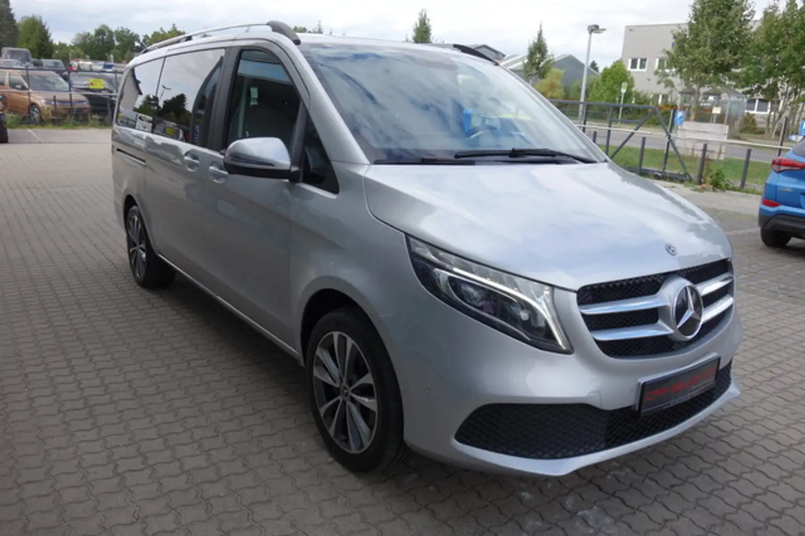 Mercedes-Benz V 300 d 4Mat Lang LED/MBUX/LEDER/eHECKTÜR/2xsTÜR Silber - 2