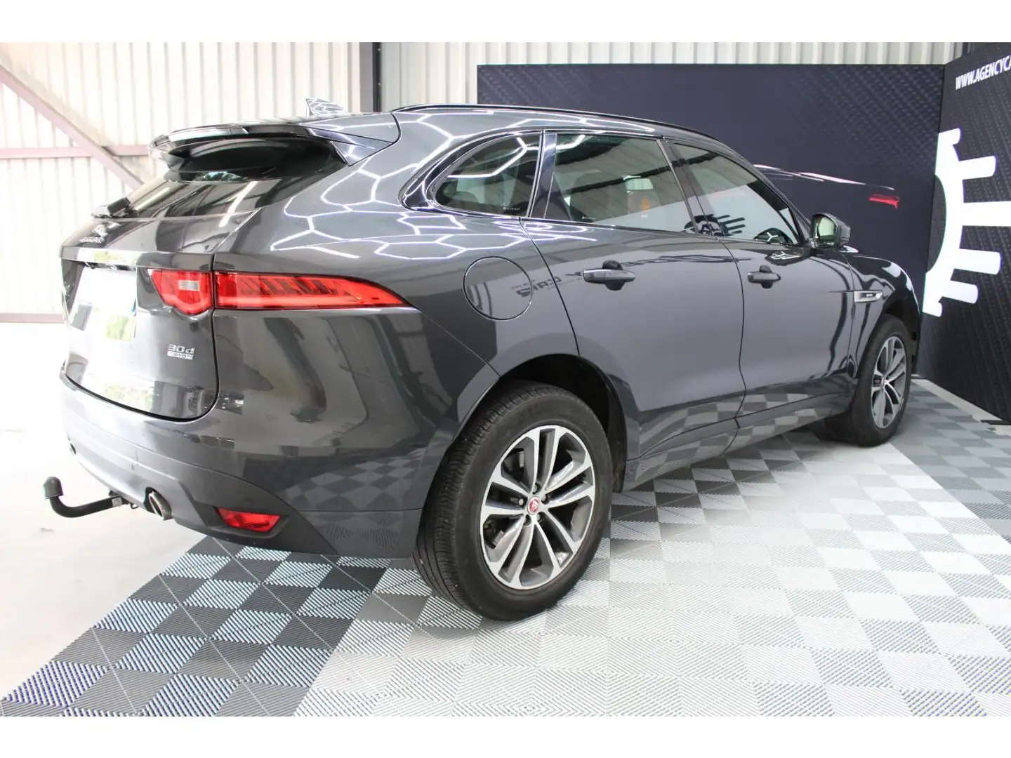 Jaguar F-Pace F-Pace D 3L V6 AWD  R-Sport Grau - 2