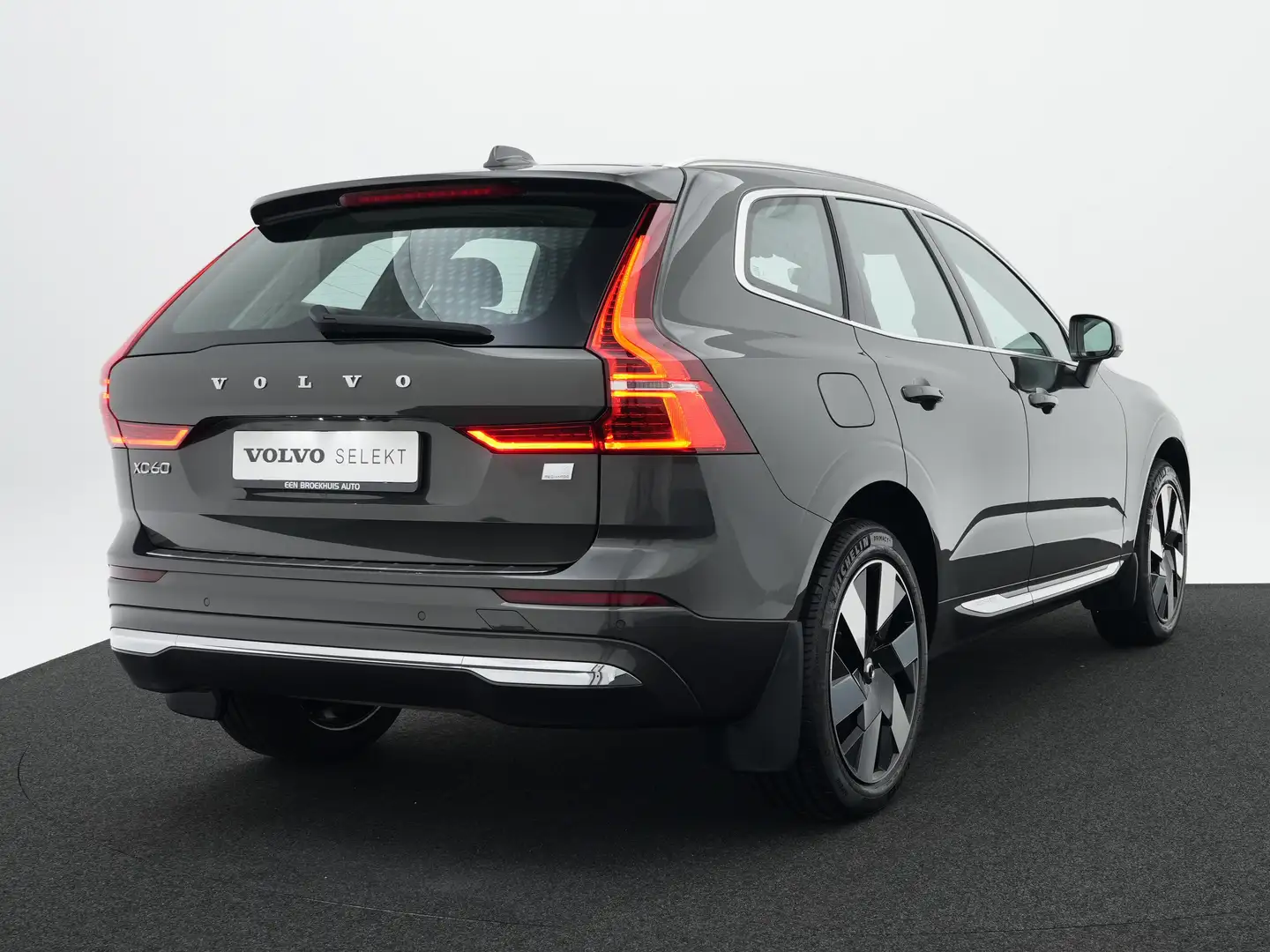 Volvo XC60 2.0 T6 Plug-in hybrid AWD Ultimate Bright | Head-U Gris - 2