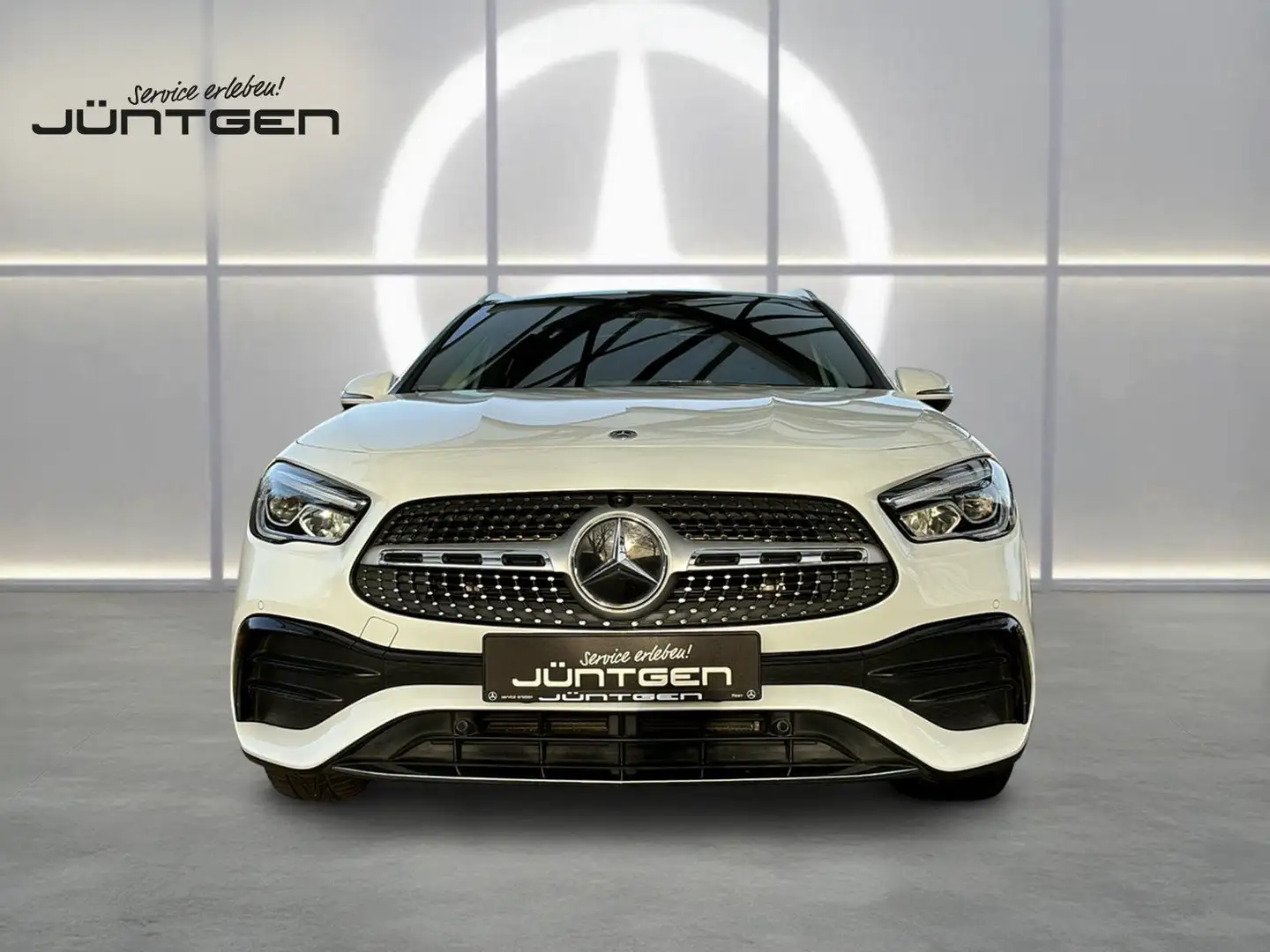 Mercedes-Benz GLA 250 4M AMG PANO MBUX RFK AMBIENTE SOUND TOTW Weiß - 2