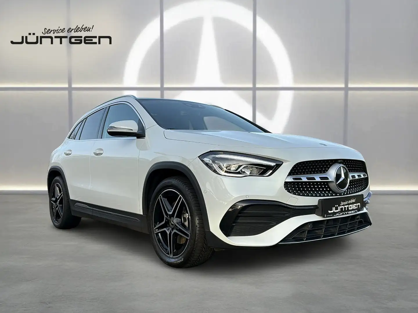 Mercedes-Benz GLA 250 4M AMG PANO MBUX RFK AMBIENTE SOUND TOTW Weiß - 1