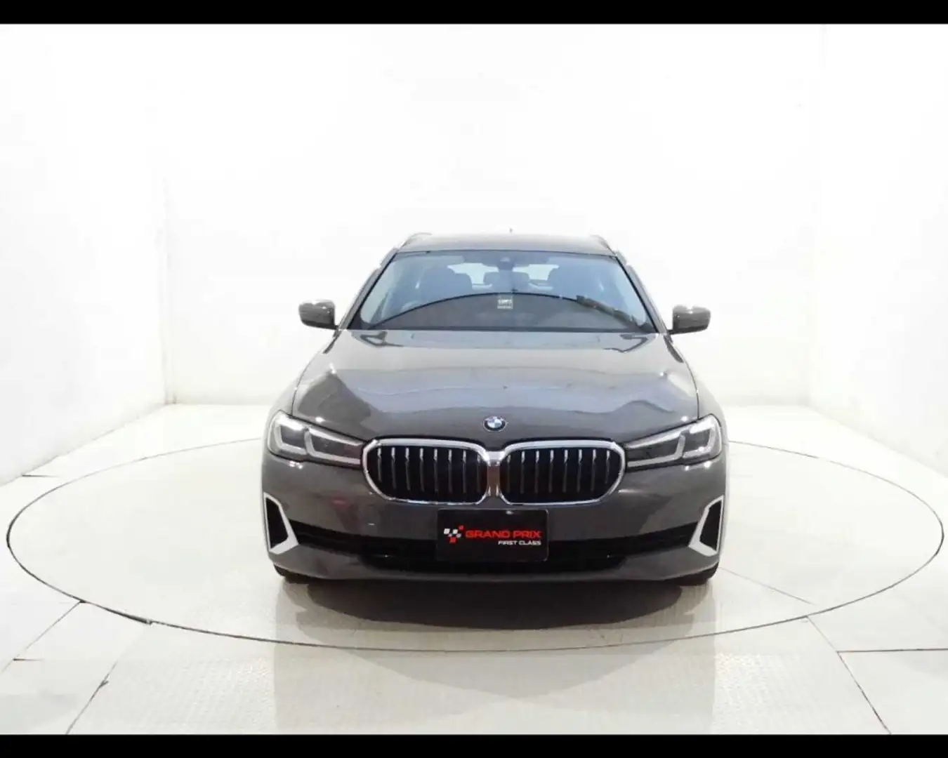 BMW 520 d 48V xDrive Touring Luxury bež - 1