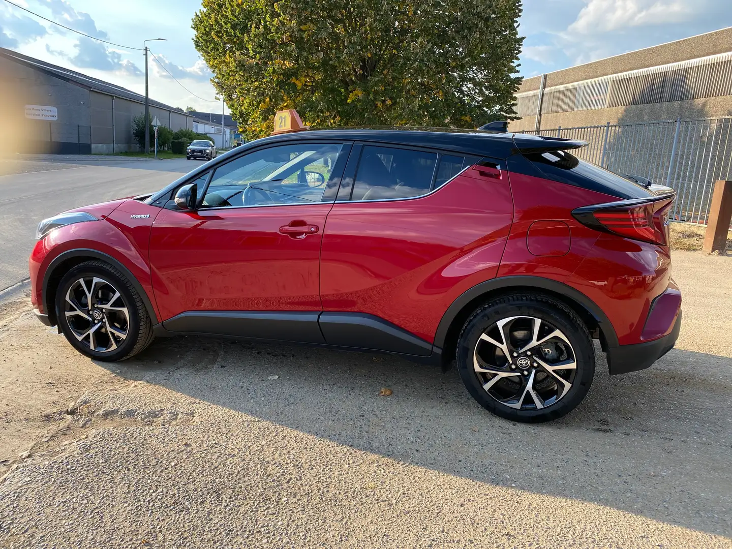 Toyota C-HR C-HR Hybrid 1.8i VVT-i C-Lub Bi-Tone E-CVT Rood - 2