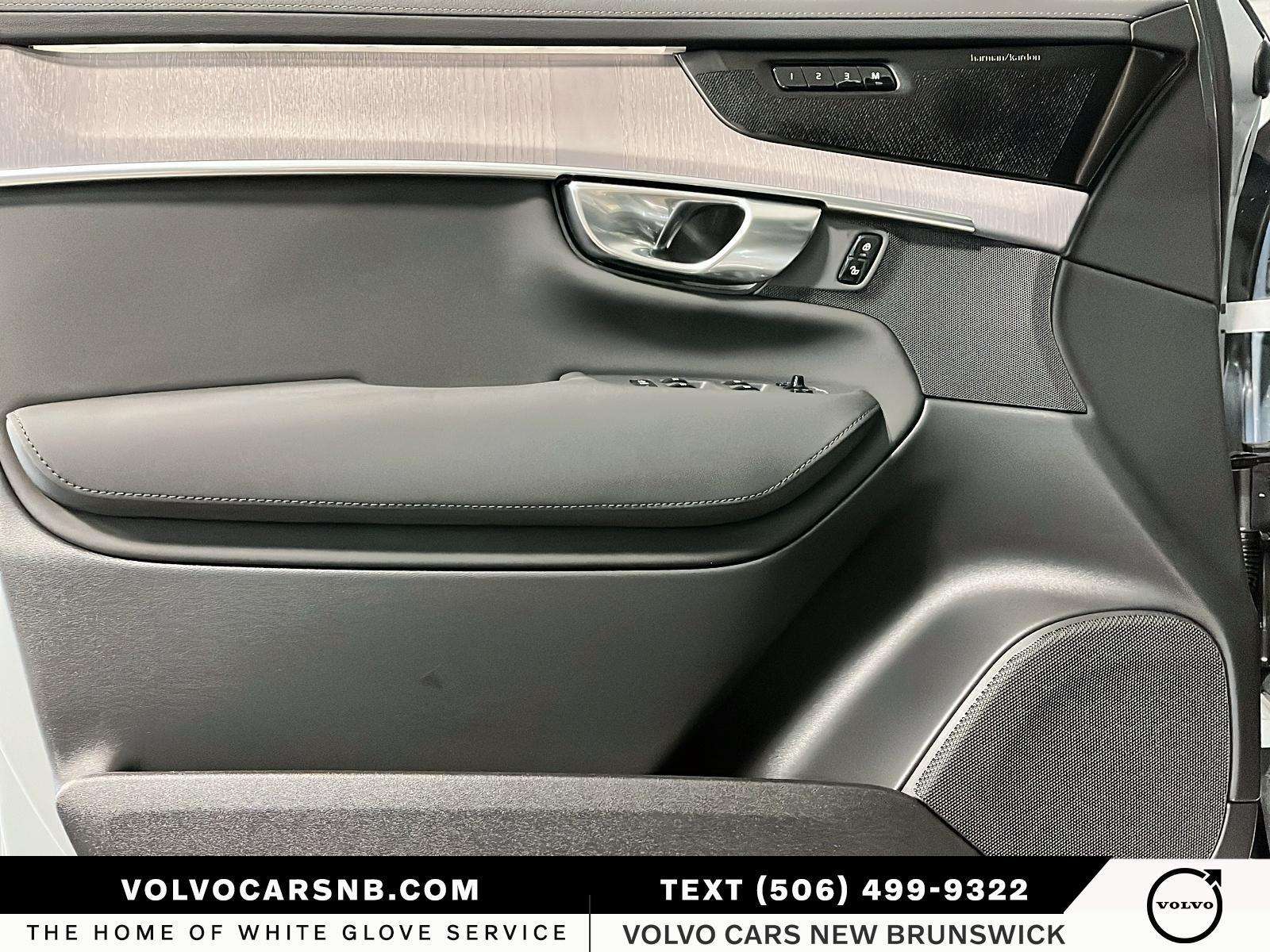 2026 Volvo XC90 T8 Ultra Dark Theme thumb 12